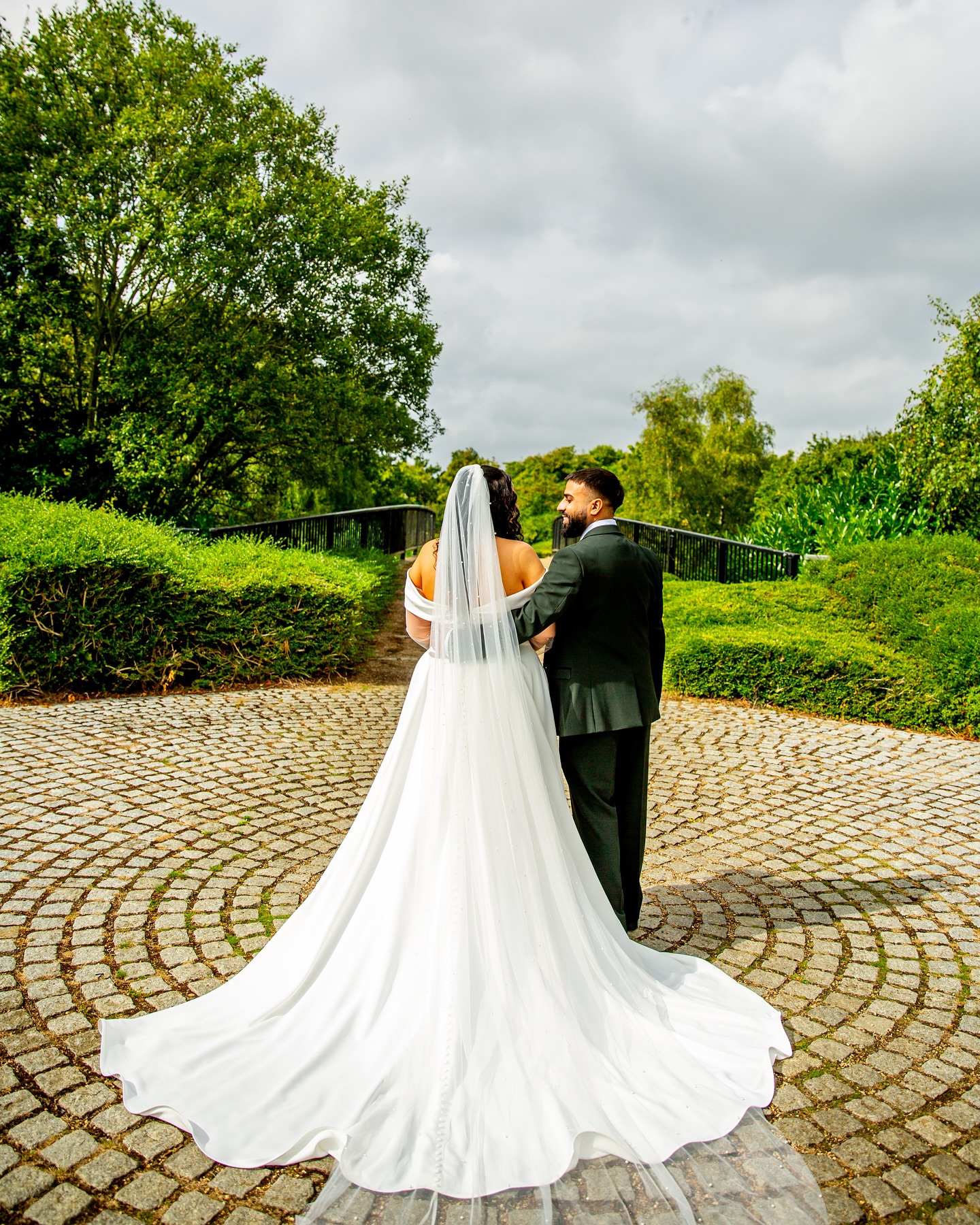 A & C got married back in September and I’m majorly regretting not posting them on the gram sooner …
These two were a joy to work with. I don’t think a moment passed when they weren’t smiling at each other 🥰
.
.
.
.
.
#colourfulweddingphotography #summerweddingphotographer #candidweddingphotography #brideandgroomposes #brideandgroomphotos #coupleposesideas #brightweddingphotography