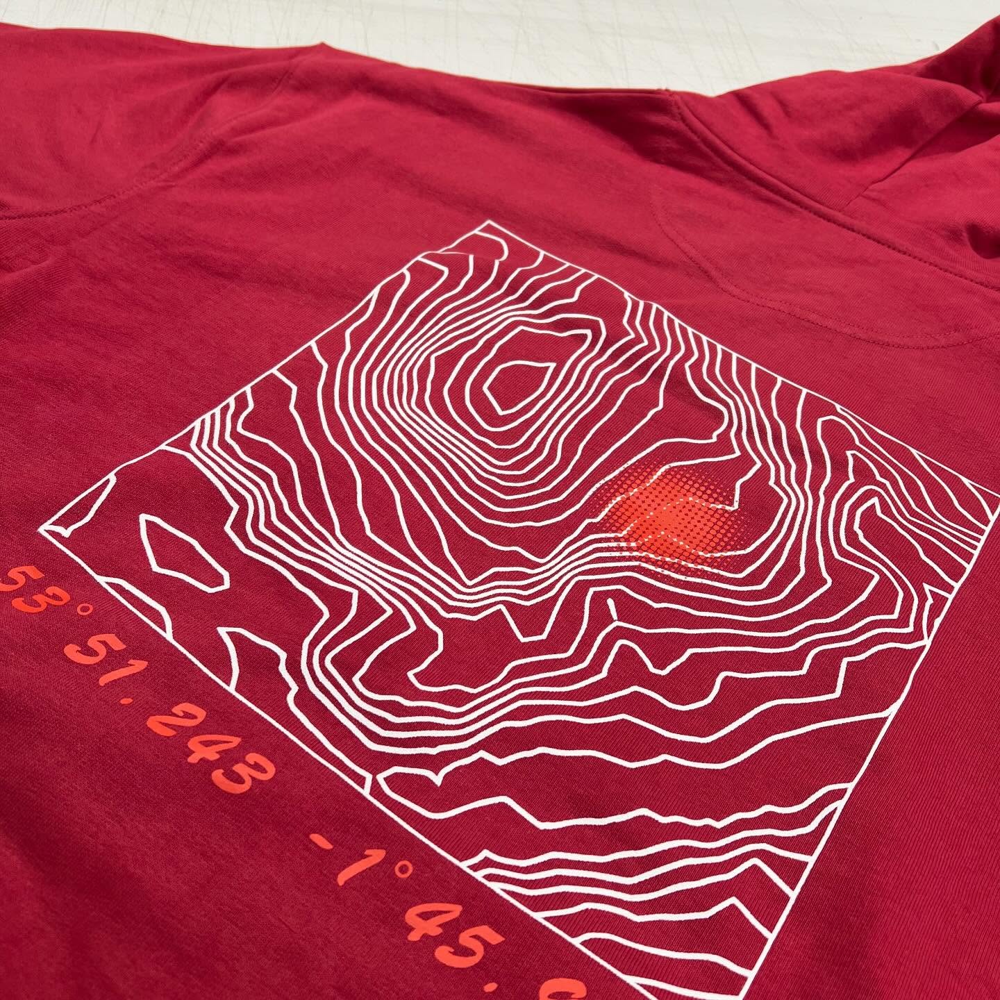 We loved this print for @fourcorners.coffee the orange on red looks so subtle but so good!
.
.
#printing #screenprinting #contour #coffee #decorators #silkscreen