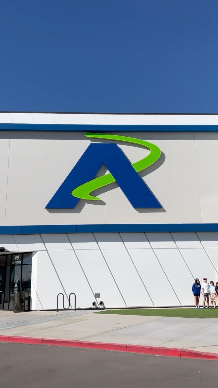 Scalping season: DONE✅ Time to celebrate that hard work and dedication of our amazing team! 💪🌱 Watch as we wrap up the season with gratitude and good vibes. Here’s to the crew that makes it all happen! 💥🥳🎉
.
#scalpingseason #teamcelebration #hardworkdedication #hardworkpaysoffs #funday