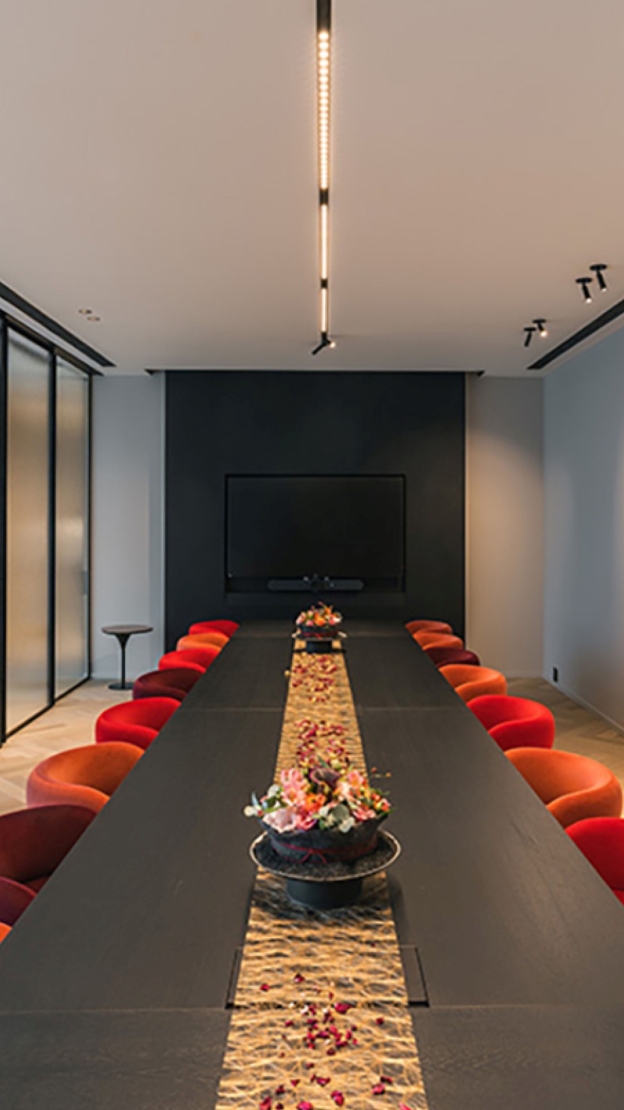 ILLUMINATE YOUR WORLD
TAL prides itself on providing innovation that is applied to Belgian design expertise to produce a unique lighting scene. Crafting unique luminaires out of sustainable materials and finishes provides a singular ambiance. Contact your local FOS representative for information about the latest contributions from this European lighting innovator.
#foslightinggroup #tal #architecturallighting #lightingdesign #designinspo #surfacemountedluminaires #europeandesign