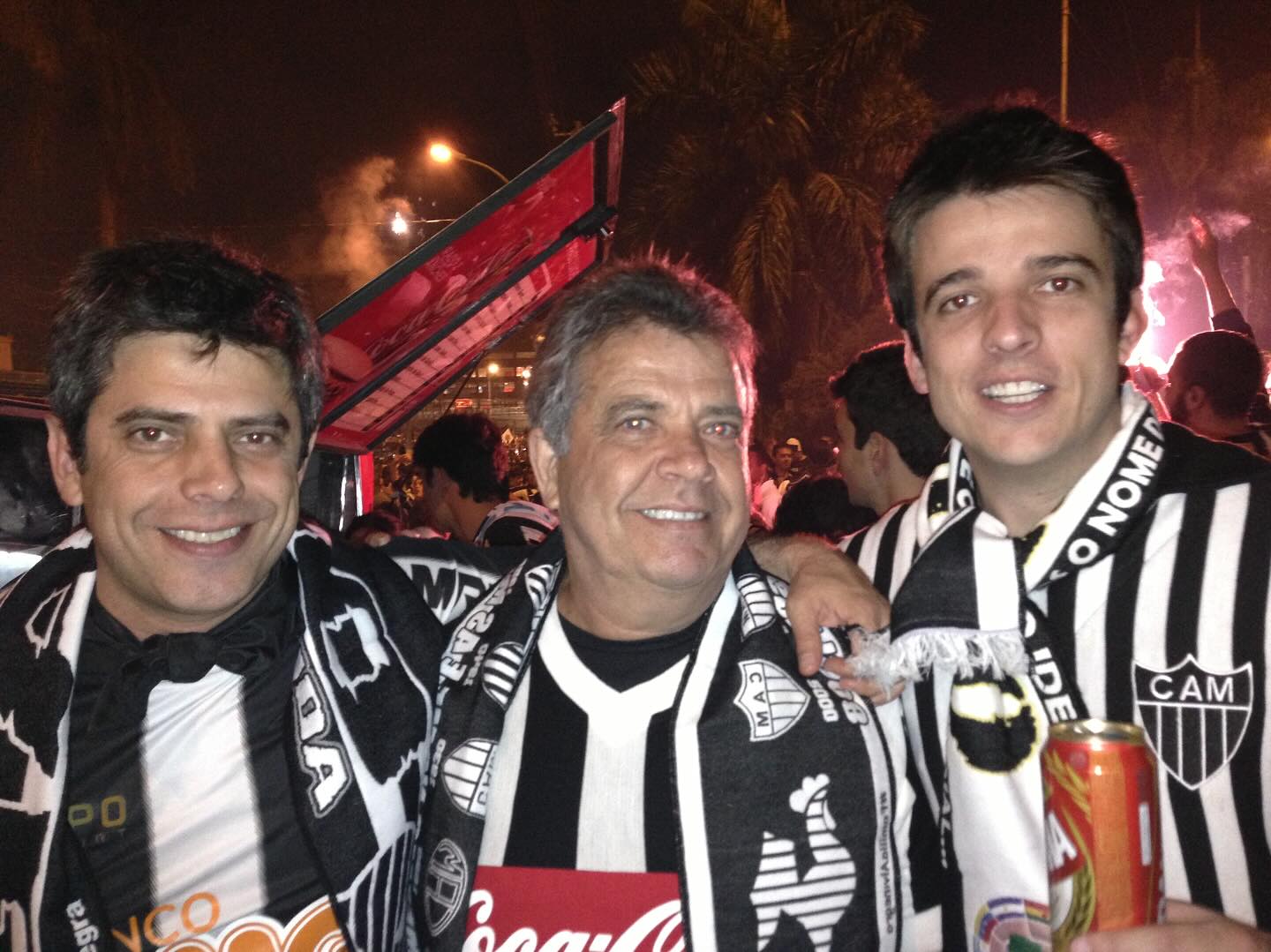 #tbt especial: 24 de julho de 2013.
Nós acreditamos e a taça veio!
Sábado vieremos novas emoções, mas não no Gigante da Pampulha.
Novos tempos.
Final única no grandioso Monumental de Nuñes, o maior da América.
Pela Glória Eterna!
Bora buscar esse Bi, Galo! 🐓🖤🤍@atletico
#gloriaeterna #libertadores #libertadoresdaamerica #atleticomg #galo #ogalonuncalutasozinho #futebol #torcida #copa #paixao