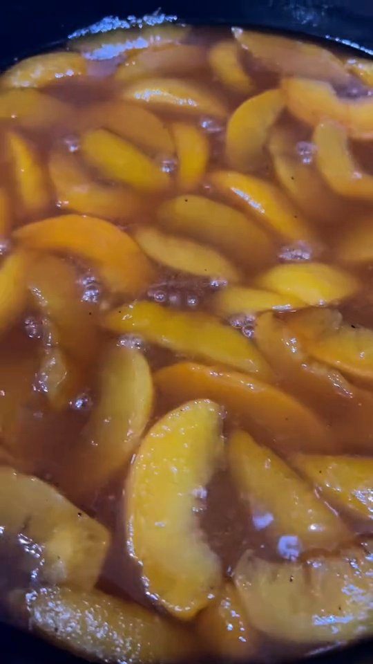 🤌🏼 No body does it better
From scratch to sweet perfection 🍑🥧 Watch as I whip up this homemade peach cobbler—fresh peaches, buttery crust, and all the love baked in.
#MontgomerysKitchen #PeachCobbler
#ChefLife