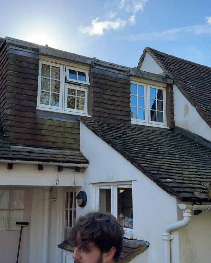 We recently installed 6 foiled white Timberlook windows with Astrgal bars on this beautiful property.
Before pictures at the end ➡️