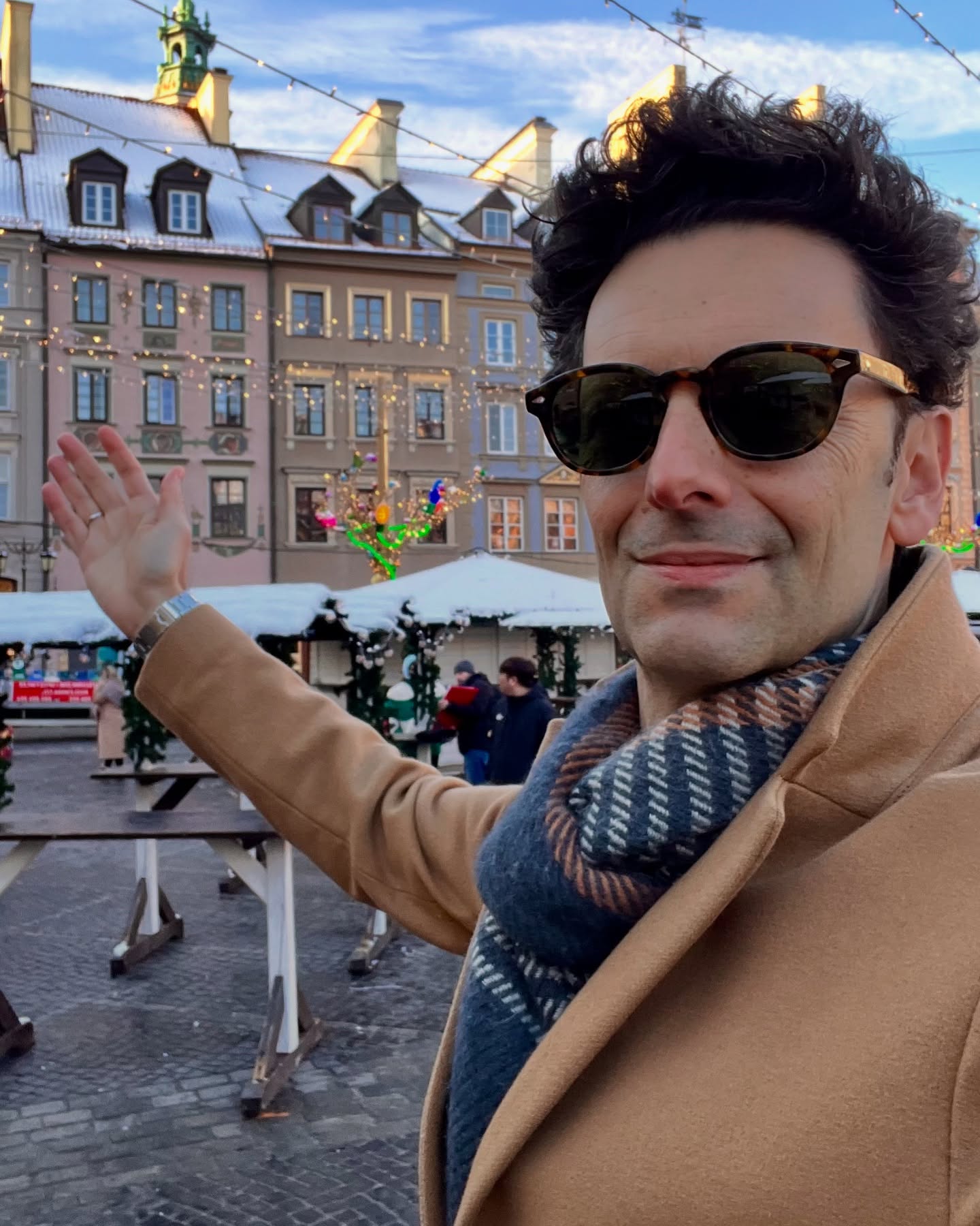 @mammamiacheitaliano
& @hankawarszawianka
prezentują:
🇮🇹 Spacery włoskie po Warszawie
W poszukiwaniu ukrytego serca Starego Miasta w Warszawie 🫶
📆 Sobota, 07.12.2024
⏰ Od 10:30 do 12:30
📍Stare Miasto w Warszawie
🇮🇹 Wszystkich, którzy choć trochę mówią po włosku
(polecamy od poziomu A2) oraz dla Włochów mieszkających w Polsce
🇮🇹
👉 Cena: 99 zł.
Zawiera:
👉spacer z przewodniczką mówiącą po włosku
👉 wejście do pewnego zabytkowego budynku, który zostanie otwarty tylko dla nas
👉świąteczny toast, życzenia na Boże Narodzenie z Panettone i Prosecco…
w najlepszym włoskim stylu! 🍾
🛵 To wydarzenie kulturalne jest częścią programu:
Zrób to po włosku!
Mów i ćwicz włoski w nowy, fascynujący, sposób, nie „standardowo” ale po prostu żyj językiem i kulturą włoską! 😎
❗️Spacer włoski jest zarezerwowany dla pierwszych 25 osób, które się zapiszą❗️
👉 LINK w BIO 😉
🙌 Zapisz się już teraz!
Opłać wizytę jak najszybciej, zanim ktoś inny zajmie Twoje miejsce! 🙌