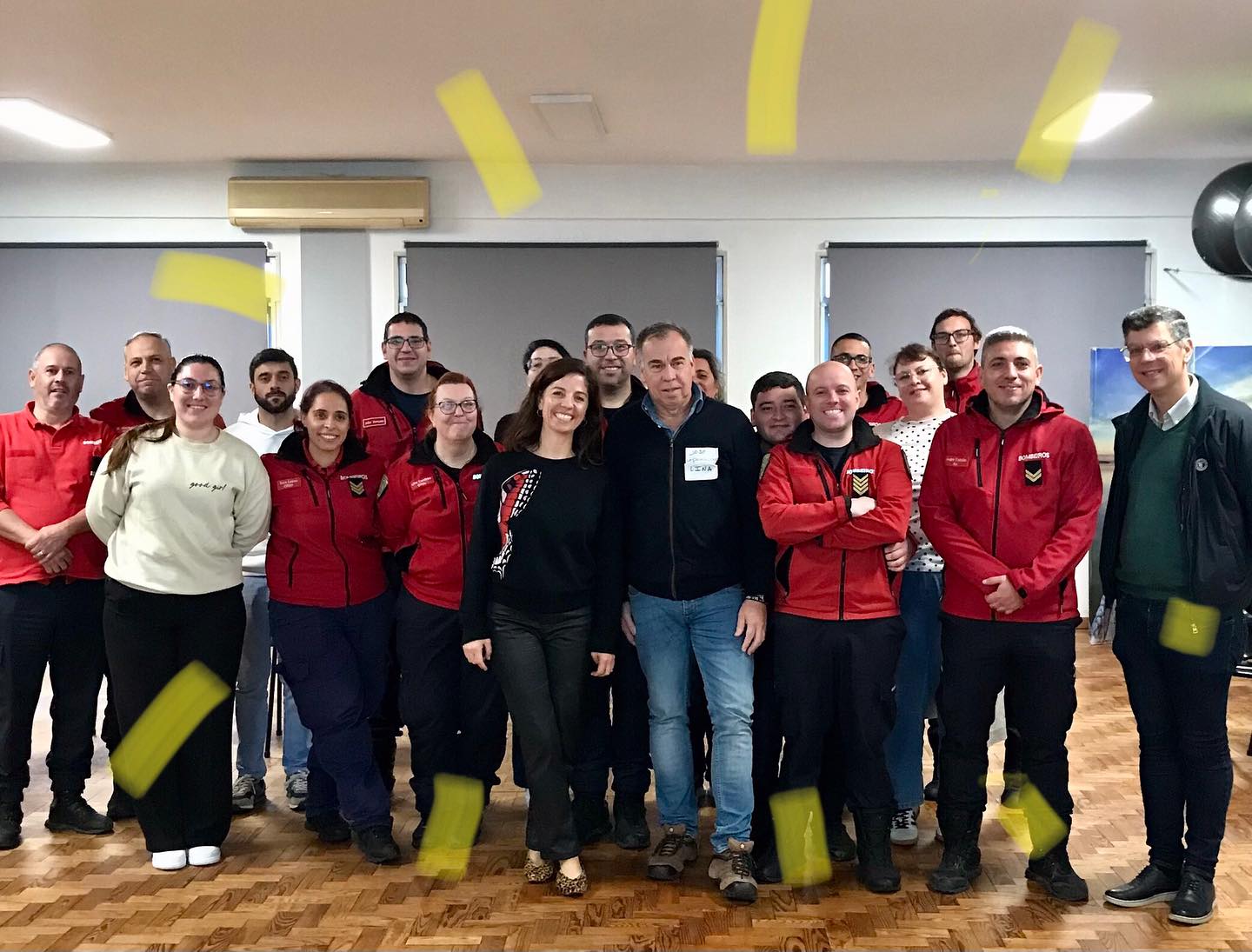 Há projetos e projetos.
Ajudar a Associação de Bombeiros Voluntários de Benavente a trabalhar com mais otimismo, mais consciência sobre o seu próprio bem-estar e a comunicar de uma forma mais colaborativa.
Enche-me o coração, como pessoa e como profissional.
E o que nos divertimos??
…já estou desejosa da próxima sessão em Janeiro.
❤️🚀🚒
#dreamteam #colaboraçao #trabalhopositivo