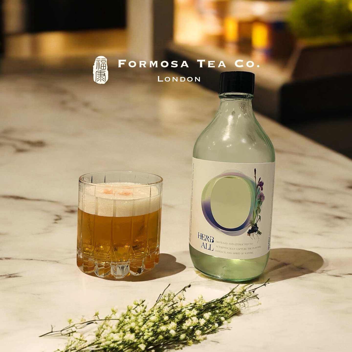 ✨ Amber Bloom ✨
A captivating drink with the warm, glowing hues of amber and a harmonious blend of oolong tea and botanicals. Perfect for those who appreciate refined flavours and an elegant, natural essence.
Recipe:
🍃 150ml of iced Tung Ting oolong tea (tea-to-water ratio: 1:30)
🌿 A single shot of Herb All, a non-alcoholic botanical spirit from @herballdrinks
🍋 15ml (1/2shot) of cordial for a touch of sweetness
✨ A few drops of bitters to round out the flavours
🥄 Dry shake for a silky, frothy finish
For alcoholic version, you may pour a single shot of whiskey.
Crafted to refresh and inspire, the Amber Bloom is more than a drink – it’s a moment. 🌼
Let us know what you think of this Amber delight! 🫖✨
#AmberBloom #OolongTea #NonAlcoholicCocktails #BotanicalCraft #DrinkElegance #teainlondon