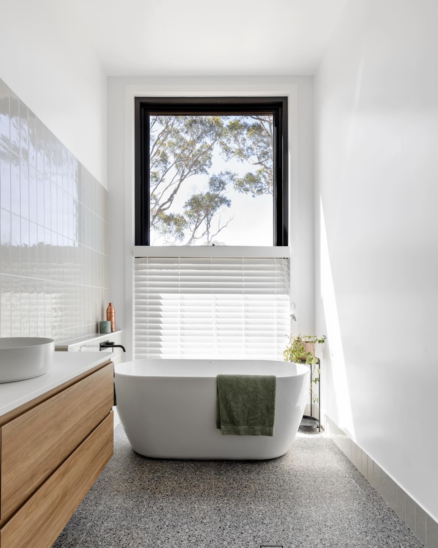 Windows do so much more than just let light in. Windows are the best picture frames, and can capture the best kind of art. A well placed window will focus in on external features and aspects of the natural environment, invoking a sense of calm and relaxation.
Beautiful tiles from @smithandco_bosslady
Photographer @taylahcunninghamphotography
Fixtures @harveynormancommercial
#architect #architecture #southcoastarchitect #newbuildhome #ensuite