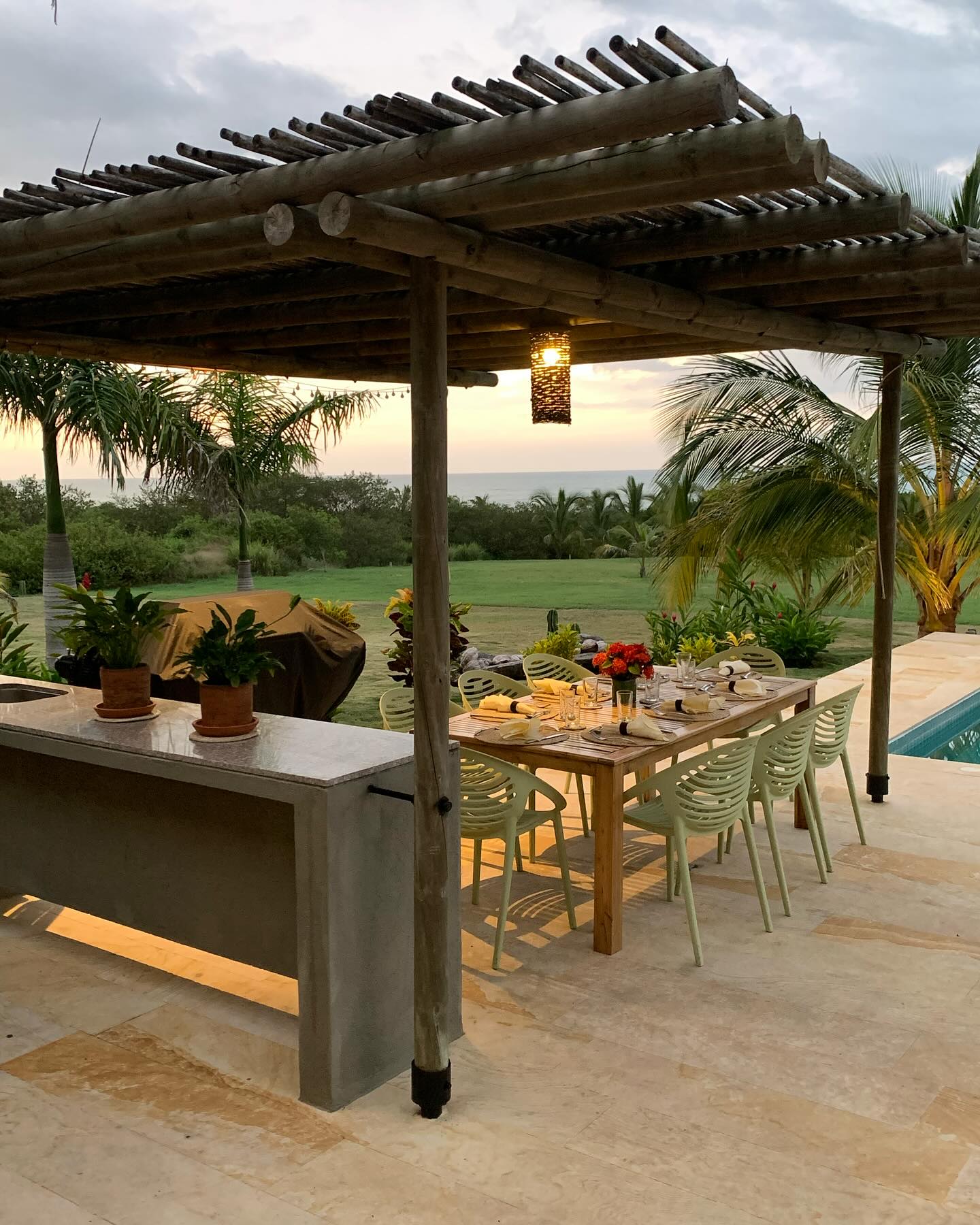 Buena mesa, buen vino, buena vista, buen viento, buena mar!