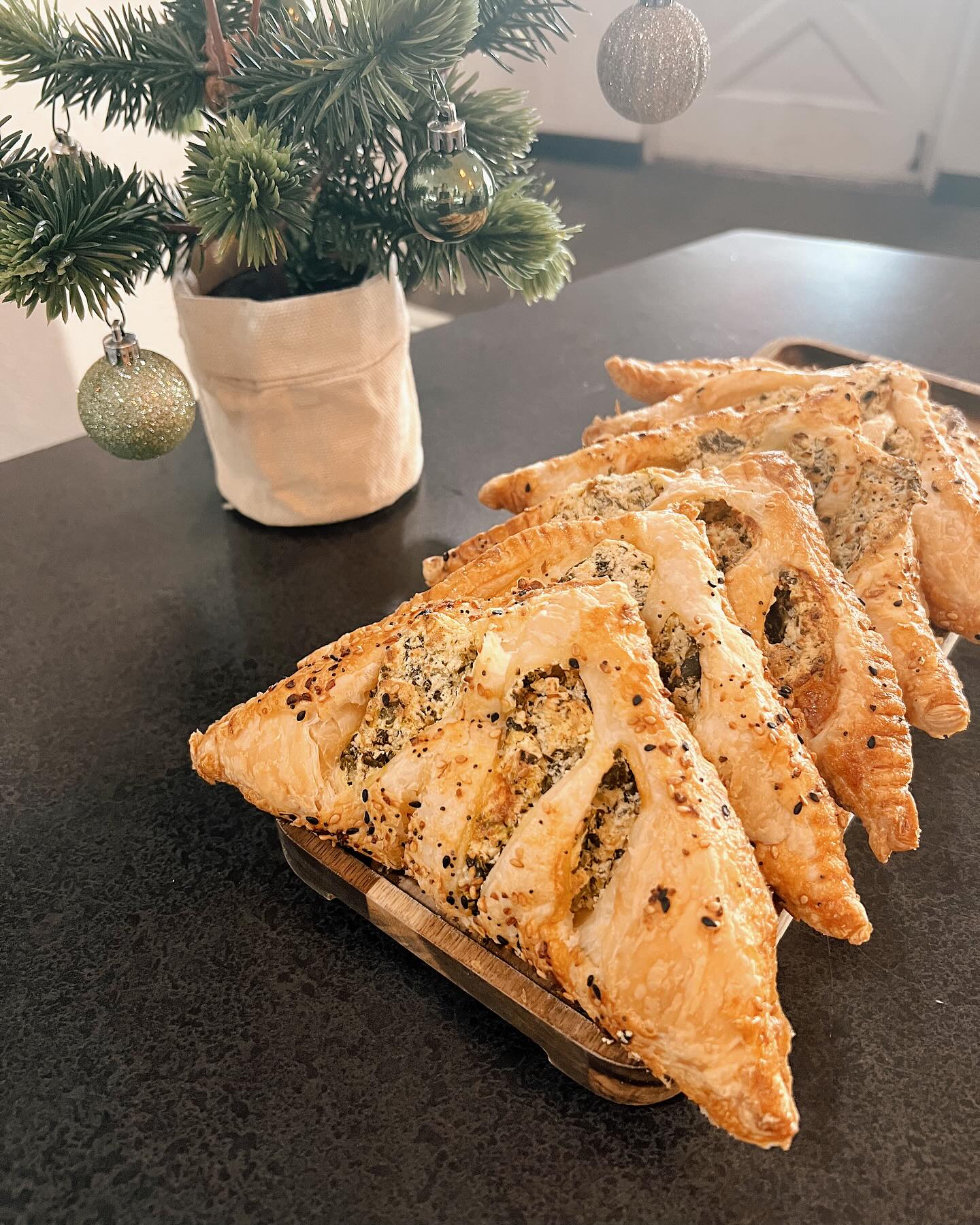 Spinach 🤝🏽 Ricotta & Parmesan
The perfect savory puffs are here!