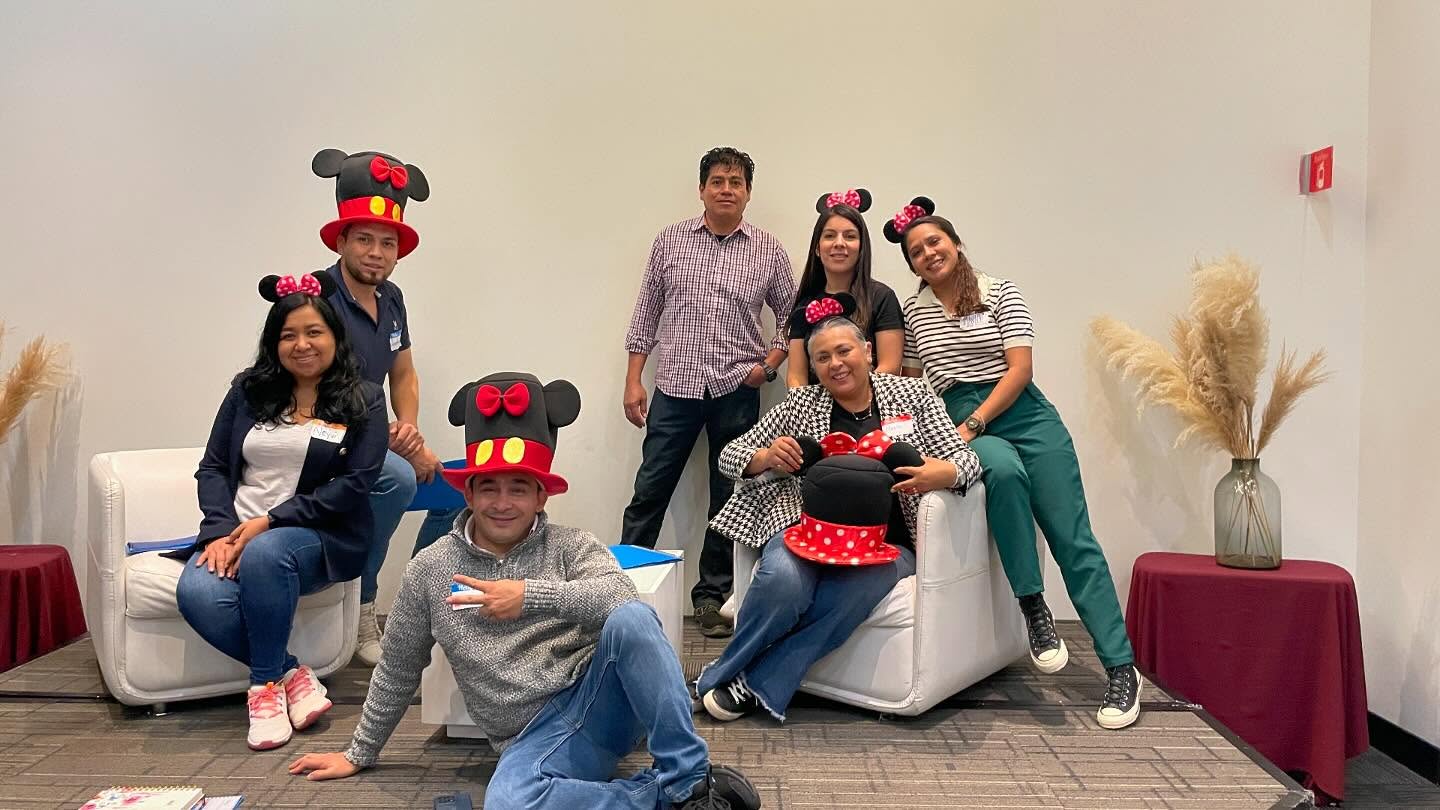 “✨ El poder de la sinergia: cuando las personas se unen, la magia sucede. 🌟 Gracias por ser parte de esta transformación. 💼🤝 #Sinergia #MagiaDelServicio #JuntosSomosMejores”