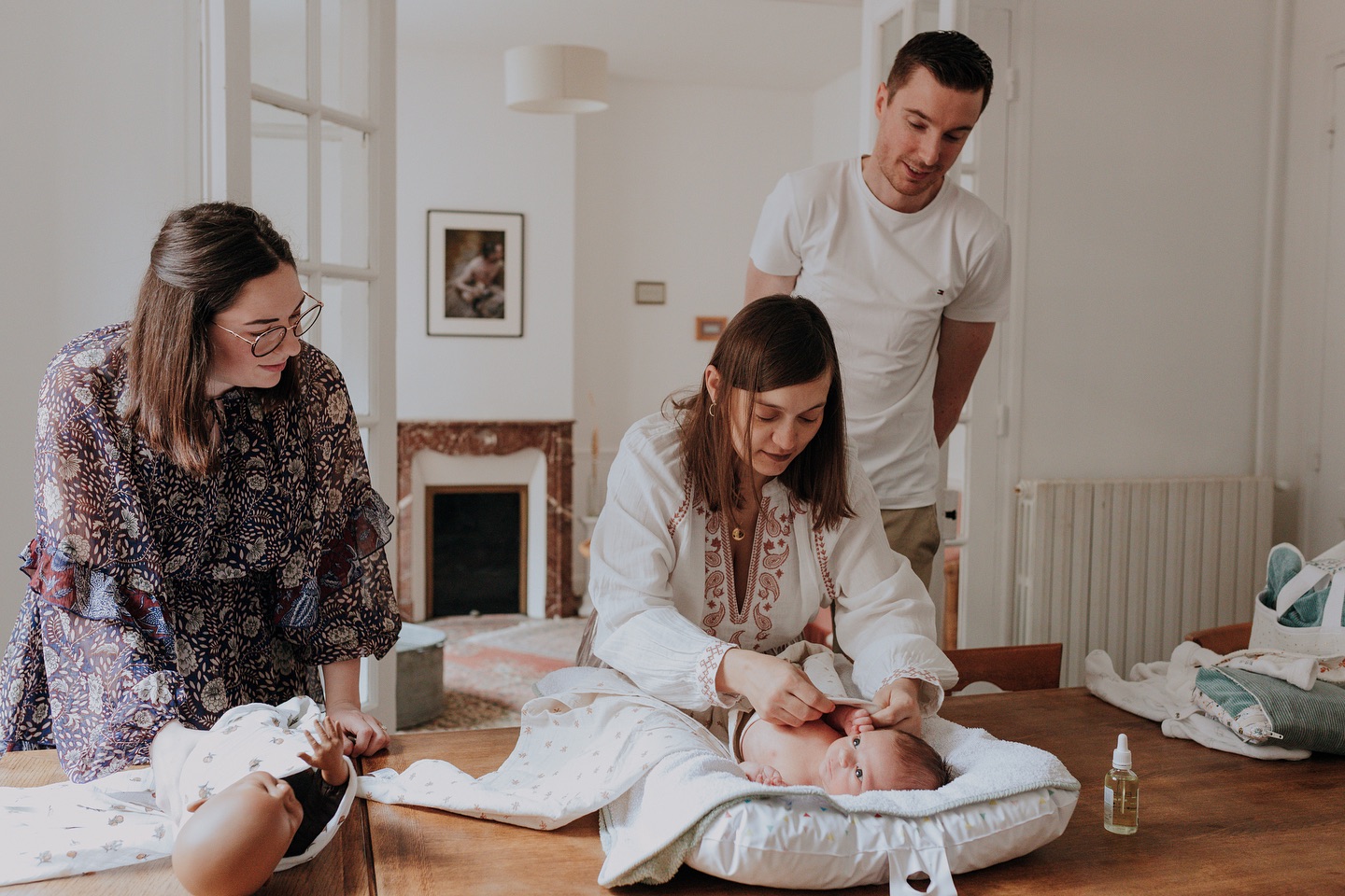 Le Cocon d’Iris
Bienvenue dans mon univers, dédié à la douceur, à la connexion et à la magie des premiers instants de la vie. 💛
Je suis photographe spécialisée dans :
🌸Le bain enveloppé bébé : Un moment de tendresse où votre tout-petit retrouve les sensations apaisantes de sa vie intra-utérine, pour un début de vie tout en sérénité.
📸 Photographie de famille : Capturer les émotions et les instants précieux de votre histoire, de la grossesse aux premiers pas de votre enfant jusqu’à vos moments de vie les plus précieux.
Mon approche est centrée sur l’humain et l’émotion, pour créer des souvenirs uniques et vous offrir des moments de douceur en famille.
Vous méritez d’être entourés et accompagnés dans cette période si spéciale de votre vie.
💌 Contactez-moi pour en savoir plus ou pour planifier une séance.
#bainenveloppé #bainenveloppereims #photographefamillereims #photographereims #prenatal #prenatalreims #postnatal #postnatalreims #reims #accompagnanteparentalereims #mumpreneur