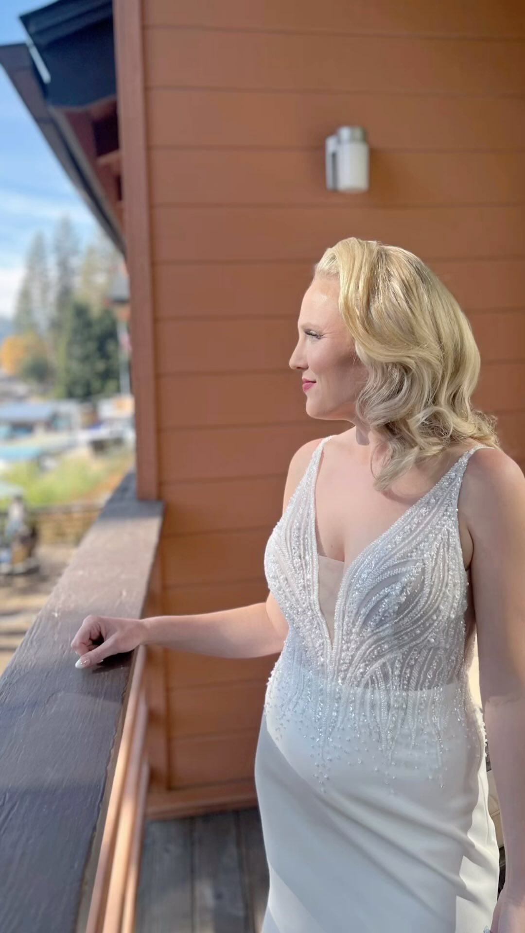 ⭐️⭐️⭐️⭐️
“Melanie and her colleague Deanna provided hair and makeup services for my wedding. Melanie is extremely informative, professional, and she consistently provided excellent communication throughout the process, especially given that I didn’t live local to the wedding site. She uses an online portal to share documents and all correspondence, and this was very helpful for organizing my wedding emails. As for services on the big day, both ladies were hard-working, patient, calm, thorough, and so kind. They executed our visions perfectly for each member of our party. I so appreciate their professional abilities, and I got so many compliments as the bride for my vintage Hollywood look. We all felt and looked so beautiful, and it made for a lovely, carefree day with hair and makeup done so well! Very much appreciated to have such a positive experience for a memorable day. Thank you Melanie and team!!”-CD
.
.
.
Venue:@thepinesresort
Hair/MU:By Melanie @yosemitemakeupandhair
#whatpeoplearesaying
#hollywoodwaves #hollywoodwaveshair #hollywoodwaveshairstyle #vintagehair #vintagehairstyle #vintagebridalhair #vintagebridal #bridalstyle #weddinghair #weddingmakeup