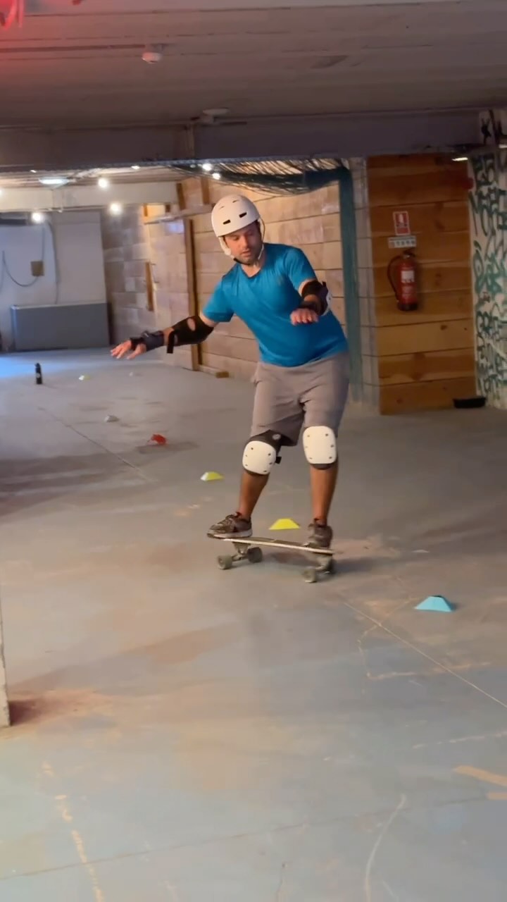 Surf skate sessions are back! 🌊🛹 After a knee injury, getting back on the board felt intimidating, but with the guidance of Lourenço and @surf.it.easy, I knew I was in good hands.
Surf skating is not just fun, but it’s also a great way to improve your surfing technique and build confidence. Huge thanks to Lourenço for the patience, support, and tips! 🙏
#surfkate #surftraining #surflife #surfskatelessons #baleal #surftown #kneerecovery #workandsurf #portugal