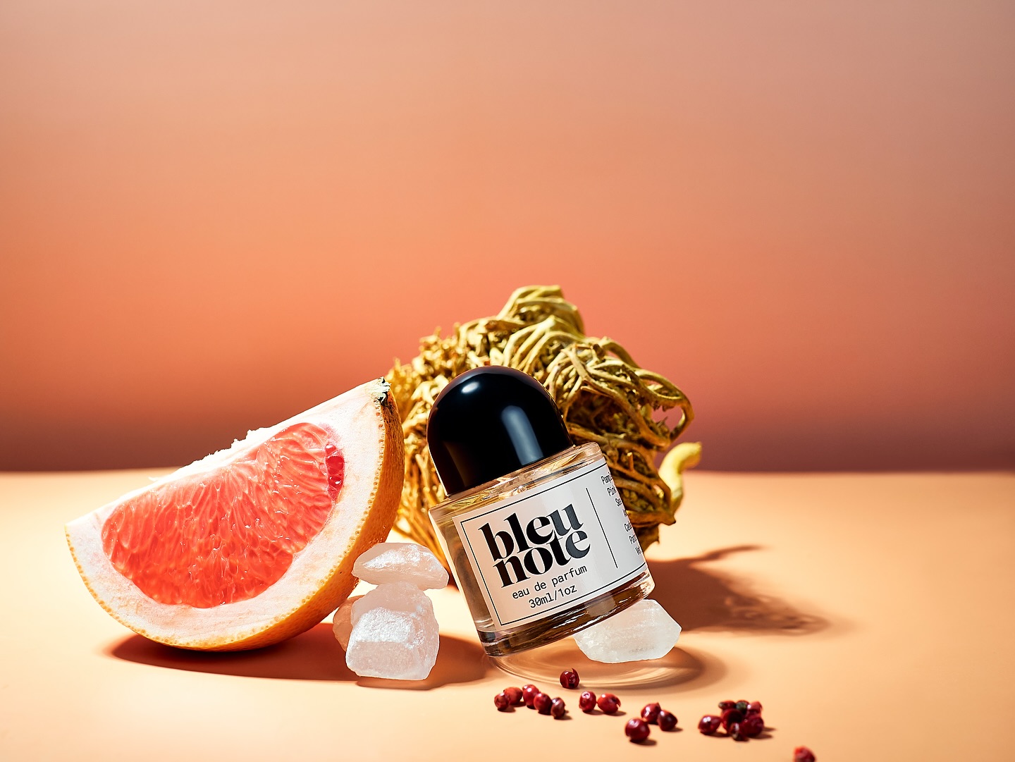 The ingredients of scent, memories, and dreams. Collab with @roseoverdosed. Available online and at @ecrusecondhandshop
📸 @irisphoto_graphy