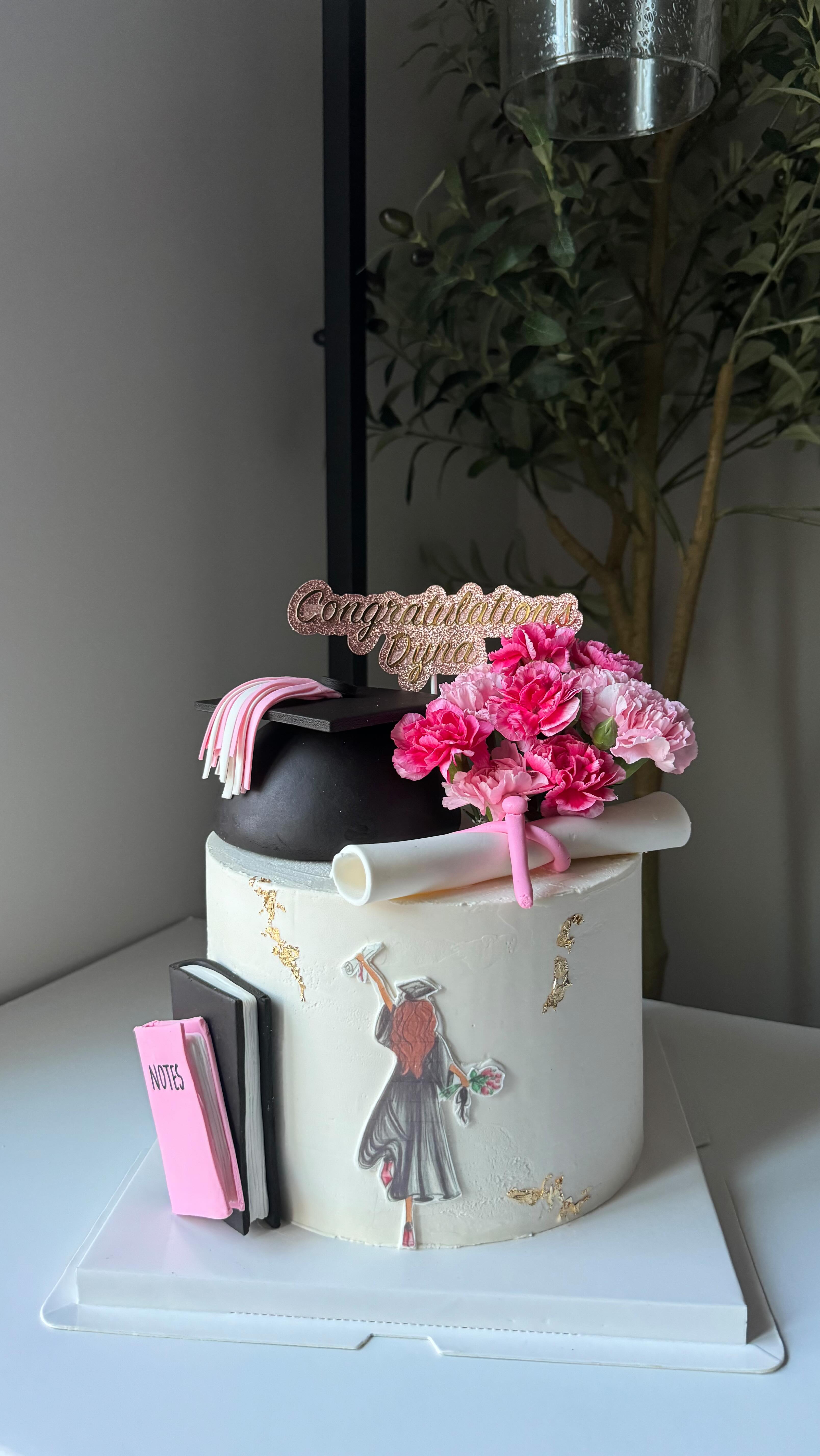 She mastered the degree, now let’s master the cake 🍰🎓✨
#nycbaker #cakesofinstagram #nybaker #statenislandbaker #statenislandbakery #brooklynbaker #gradcake #decoratewithme #igcakes #cakedecorating #cakeart