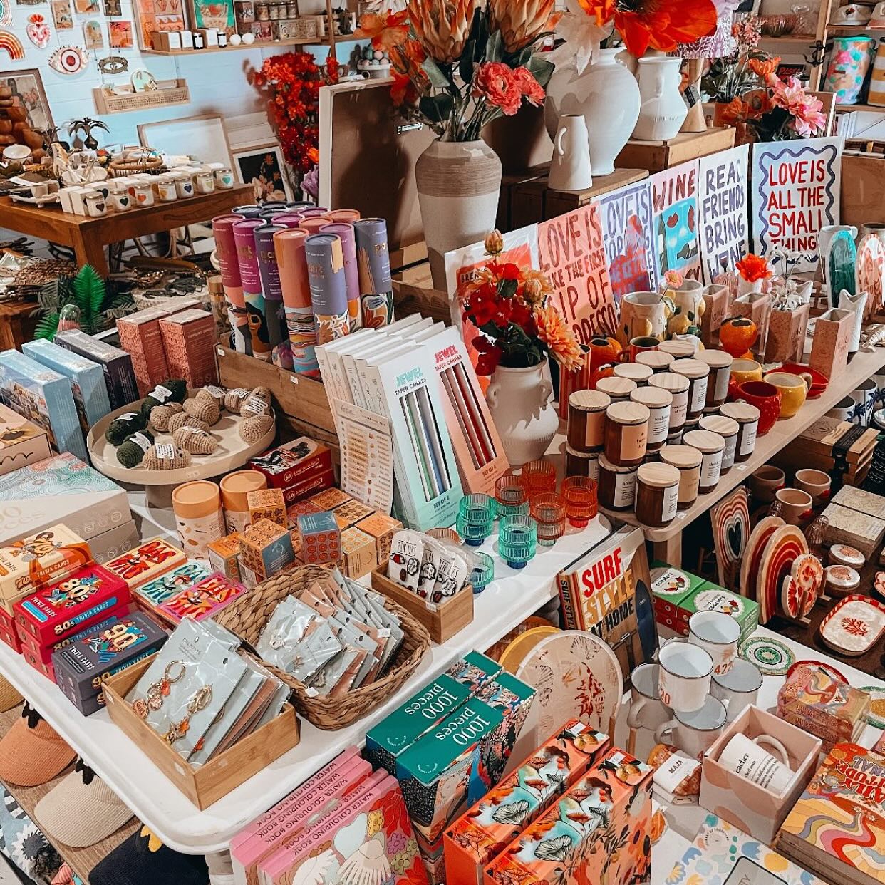 Can you spot our gratitude journal?!
There aren’t many places that still have stock of our gratitude collection, with @bigwaustralia , @amazonaustralia and many other big retails having already sold out. But…. Lucky for you, many of our beautiful independent stockists still have a few journals and card decks left.
With all the beautiful colours and local artist creations it sure isn’t hard to shop small this Christmas at @heartfill_
Comment below your suburb and we will let you know our closest independent stockist to you. 💕🎄🎁☀️