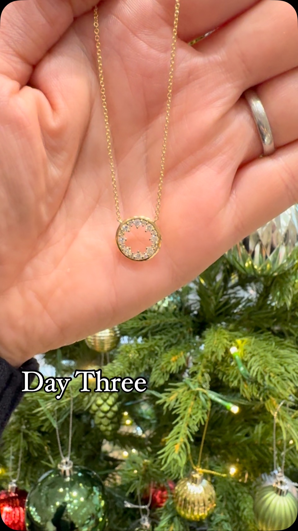 Catching up on our Advent Calendar posts!
Day three continues with the metal of choice just now - 18ct yellow gold - hand set with 0.48ct of brilliant cut diamonds in this really lovely circle pendant.
This pendant is ideal to be layered with other neck jewellery, as the chain can be adjusted to 16”, 17” and 18” in length. It will fit in with lots of different necklines.
The cost of this is £1,975.00.
Please DM or call on 0141 248 3037 to discuss.
#yellowgold #yellowgoldnecklace #diamonds #christmasiscoming #christmaspresents #glasgow #glasgowjeweller #mundieandson