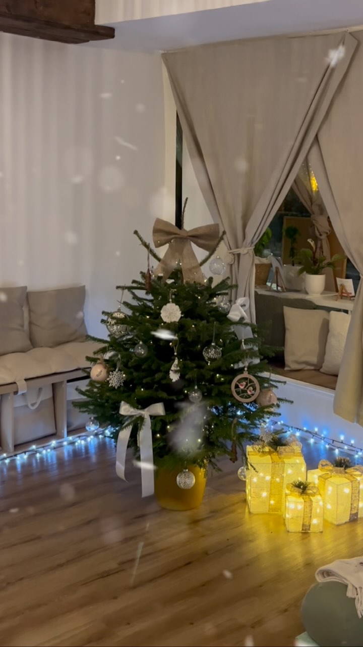 Christmas has arrived at Lole Wellness 🤍
Looking for the perfect gift? We’ve got you covered ❄️ Vouchers, retreats, wellness boxes and MUCH more available in the studio or online ✨🎄