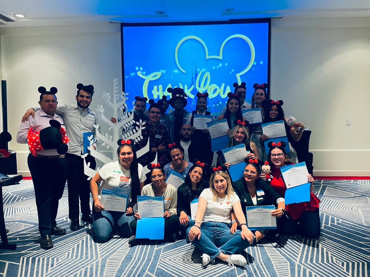 “La mayor recompensa es toda la gente increíble que hemos conocido en este viaje. ❤️🌟 #MagiaEnLasConexiones #ServicioConPropósito
