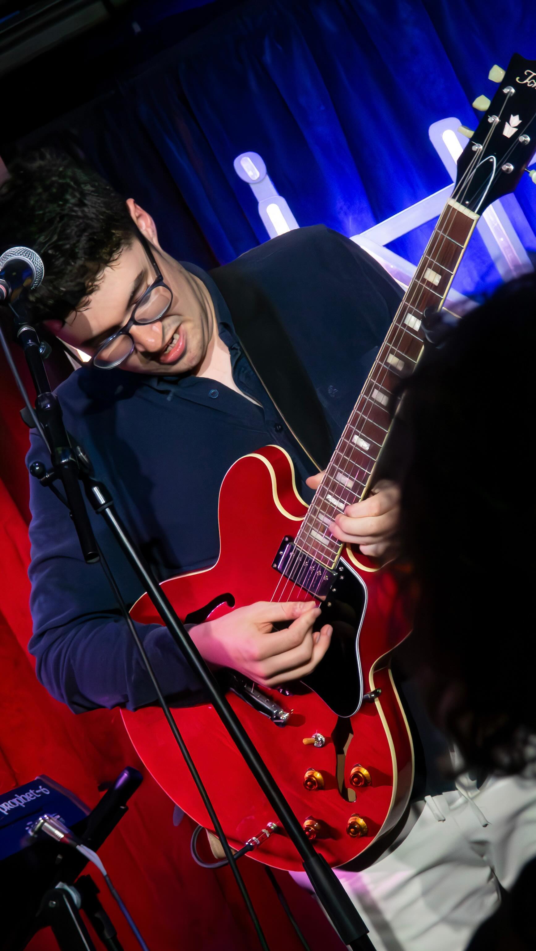 Watch ‘til the end to see my relieved face after getting through all those changes 😵💫😂A joy to share the stage with the fabulous @triplehhorns featuring @morrispleasure & @kedma_macias 🔥