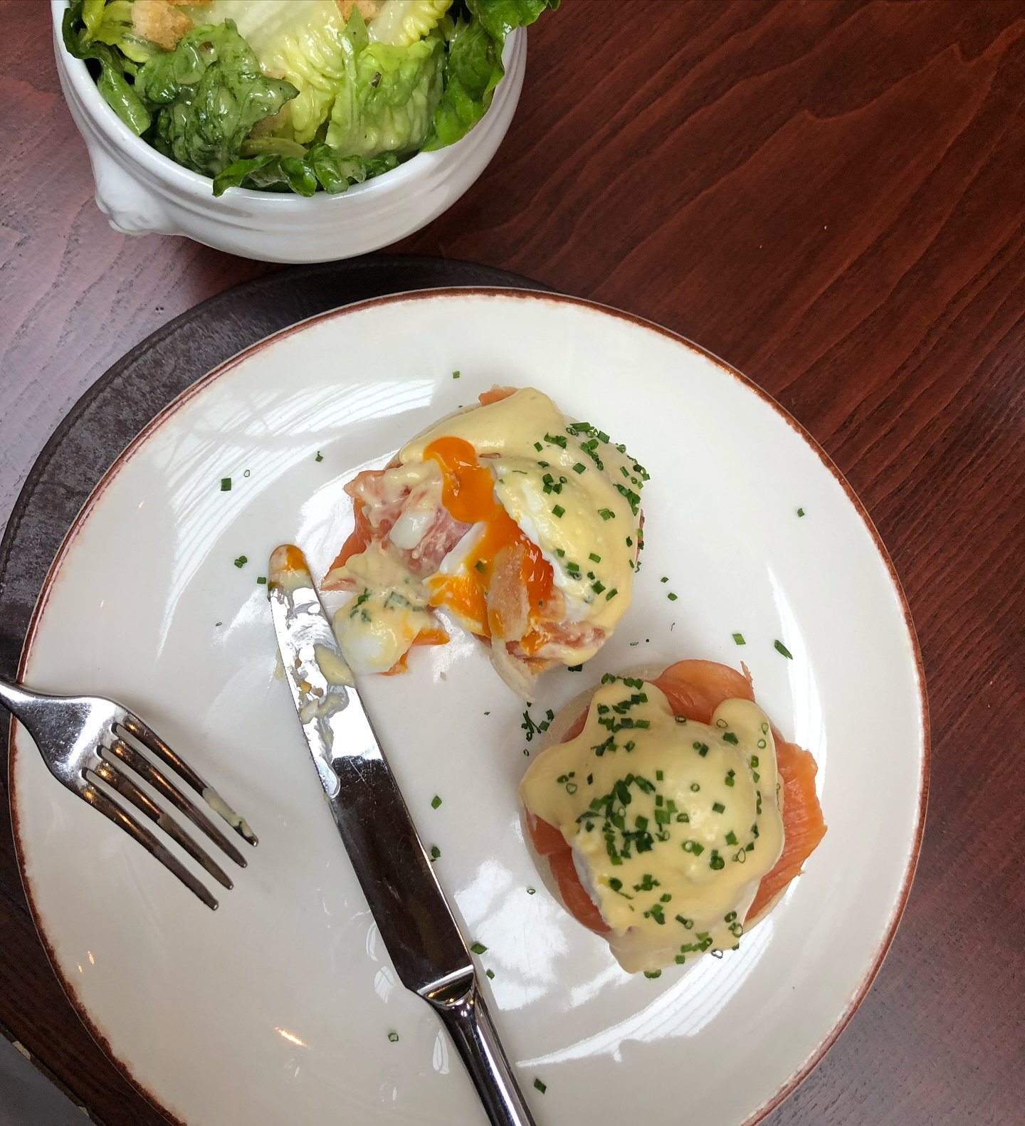 From lonely brunch at the @bluebirdchelsea where they used to fix old race cars to a very joyful farewell lunch at @ottolenghi Pavilion road w/ @nada.el.atlassi 💫✨