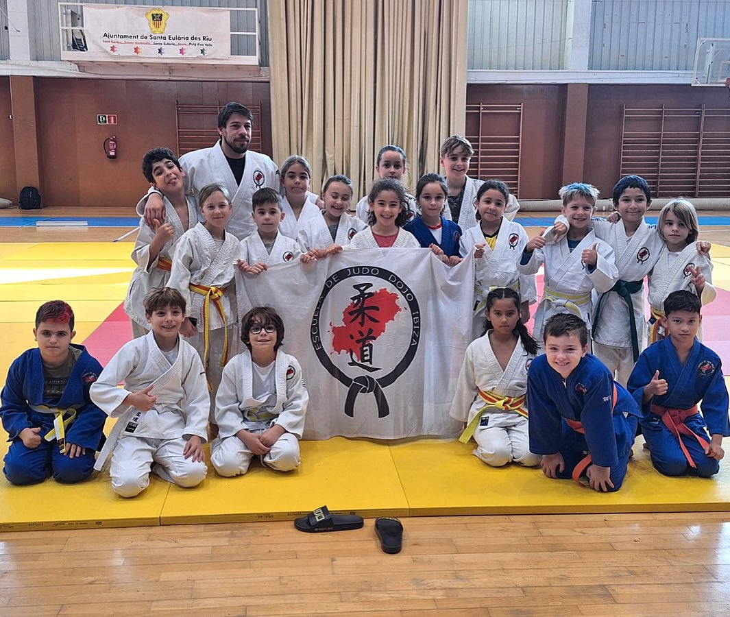 Primer control promesas. Nuestro equipo benjamin/alevín ha participado en el entreno celebrado en sta Eularia para estas categorías en la que es su primera cita de la temporada. Enhorabuena buena a tod@s por su esfuerzo y dedicación.
Gracias también a las familias por su apoyo y confianza
Seguimos sumando