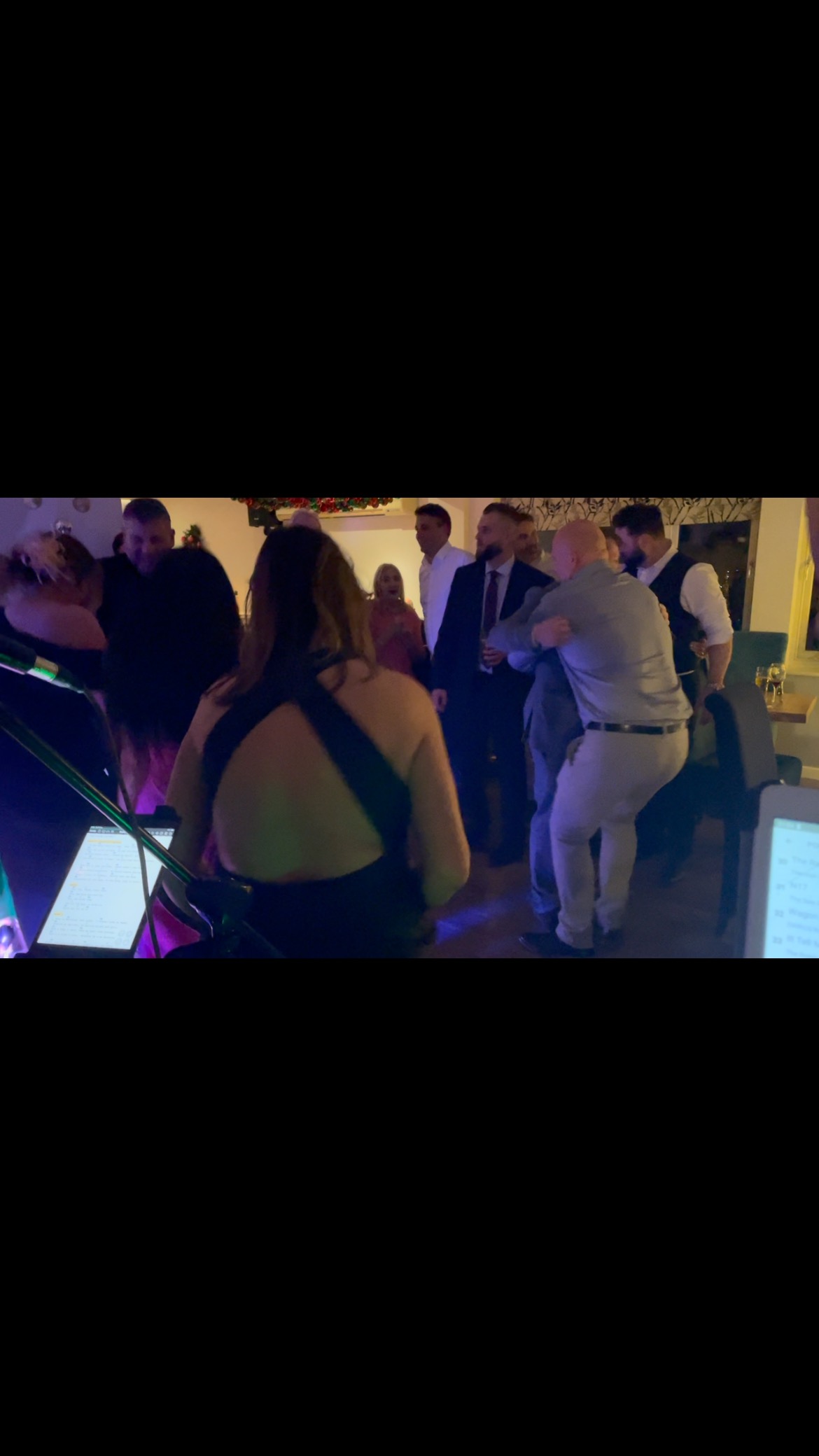 Fiddle came out again on Saturday. Thank you Rose and Simon ❤️. @ro_barrett vocals @jarredwhitedrums @thefunkyfiddler @tristanevansgtr #weddingband #Irishmusic #irishtrad ##weddingentertainment #entertainmentindustry #livemusic #coverband #Irishweddingbanduk #functionband #rockcoversband #miraclecure_band #thescene #indiecoversband #ibanez #ibanezprestige #fishman #martinaudiolondon #voxampsuk #weddingbands #corporateevents #irishtrad #Irishmusic #turbosound #eventsplanner #ceilidh #ceilidhband #corporateeventplanner #corporateevents #myweddingsuppliers #folkweddingband #miraclecure_band