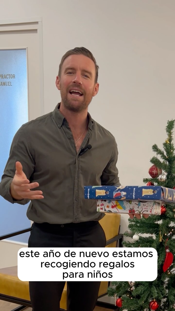 Ahora en español! Recogida de regalos para niños para reyes y navidades. Si no eres cliente y te gustaría participar, llevamos todo a la Cruz Roja la mañana de 18 de Diciembre.
.
.
.
#barcelona #chiropractic #chiropractor #quiropractica #quiropractico #spain #naturalhealth #quiropractica #navidades #reyes