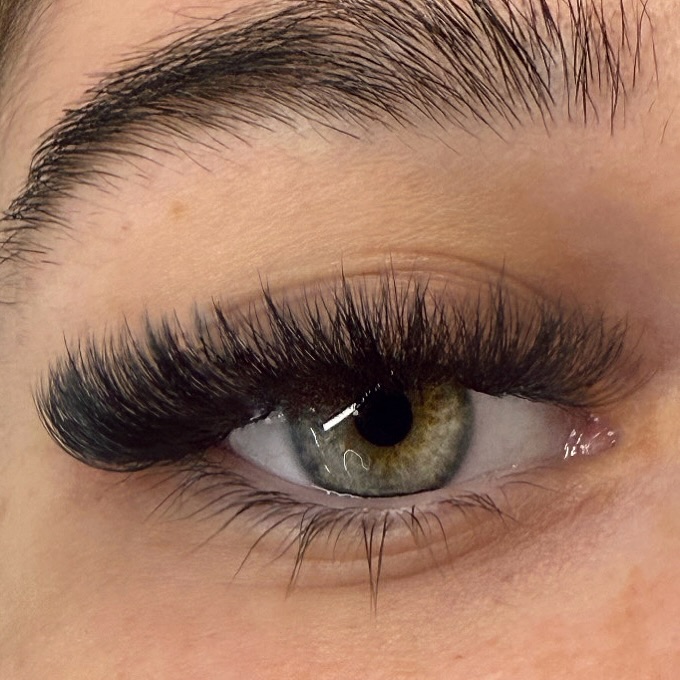 ᴠᴏʟᴜᴍᴇ ʀᴜꜱꜱᴇ 🖤
#lash #lashextensions #volumelashes #amberieuenbugey #lashartist