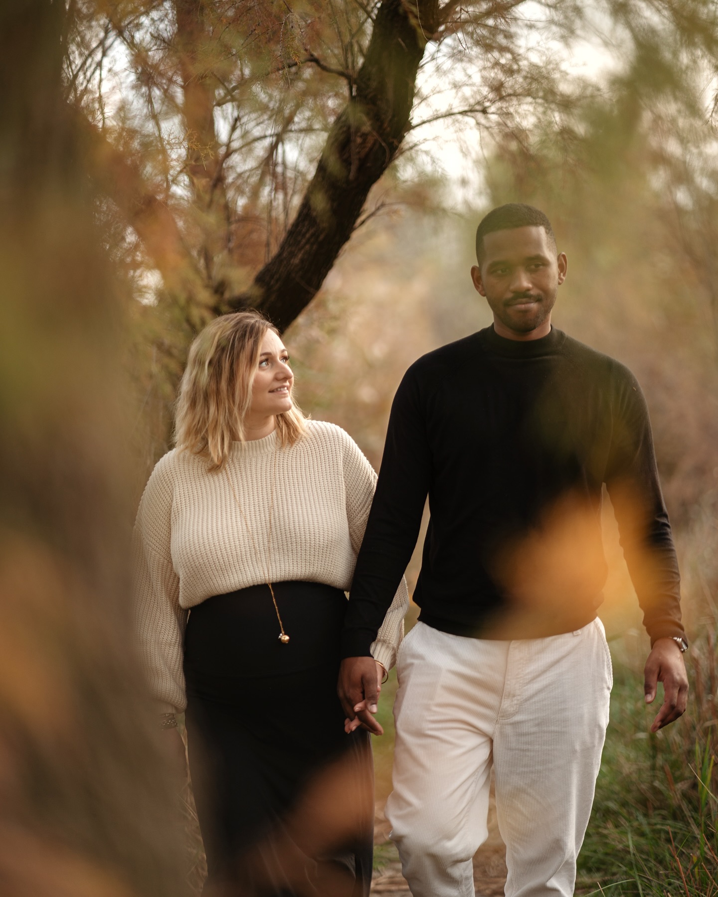 Mes amis derrière l’objectif… pour capturer ce moment précieux : l’attente de leur premier enfant 🤍
Dans un univers qui leur ressemble, où ils se sentent bien.
Et dire qu’aujourd’hui elle est là, parmi nous… la magie de la vie ✨
#shootinggrossesse #couple #photogrossesse #camargue #regioncamargue #seancephotogrossesse #grossesse #mumanddad #futursparents #seancephotocouple #seancephotomaternite #shootingphotogrossesse #seancephoto #photographenimes #photographemontpellier