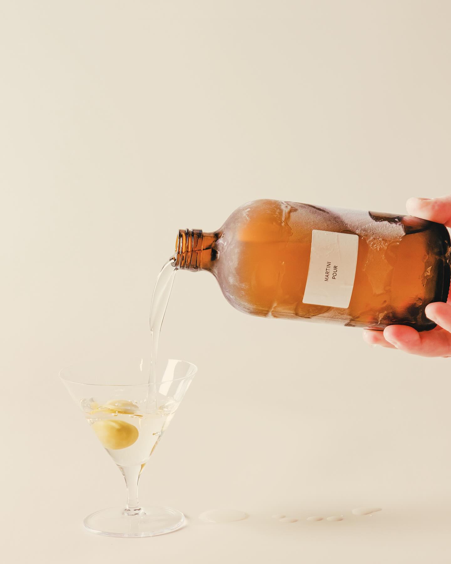 Introducing Our 50/50 Martini
A perfect balance awaits in every sip of our 50/50 Martini. Crafted with Tanqueray No. Ten and our signature blended vermouth, this cocktail is chilled to perfection at -12°C and elegantly finished with a refreshing lemon twist.
The icy temperature unlocks the juicy citrus notes and the aromatic oils of the gin, harmonizing beautifully with the nuanced flavors of our custom vermouth blend. The result? A bold yet approachable martini that’s juicy, classy, and timeless.
Taste this modern classic at Messengerservice Bar, where every cocktail tells a story at @baantrok
#messengerservicebarbkk #martini #5050martini #bangkokcocktail #tanqueray #barhopping #barhoppingbkk #bangkokbar #50bestdiscovery #50bestbars #mixologist