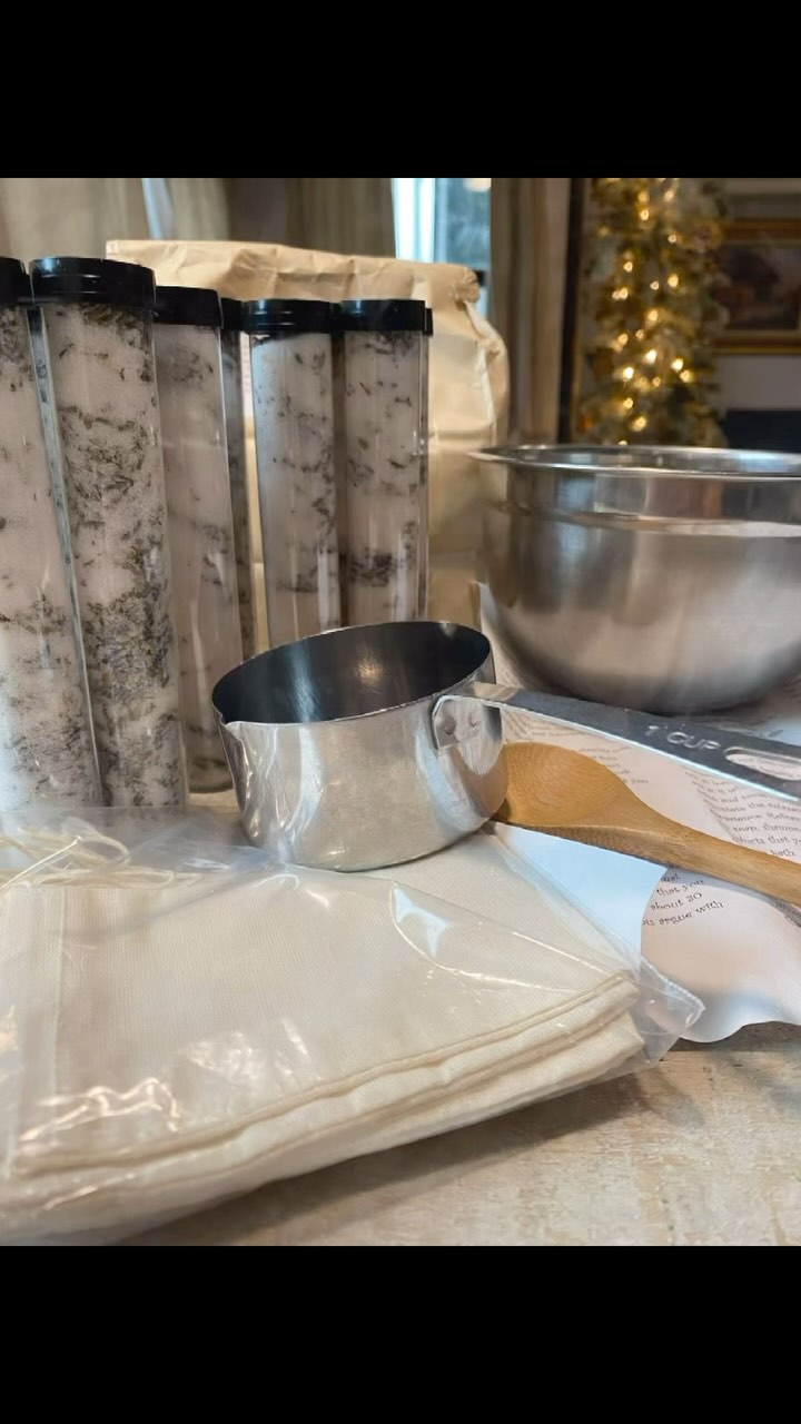 Bath Salts for Christmas. I use Himalayan pink salt and Lavender for a relaxing and restorative bath experience.
Himalayan salt benefits: moisturizes the skin, relaxes the body and exfoliating.
Lavender benefits: relaxing effects to sooth the anxious mind, aiding in relief of tension headaches, migraines, palpitations and insomnia.
Plus it’s just luxurious.
These will be at my booth at the Midlothian, Texas Christmas Market on December 14.
#lavender #luxurybath #himalayansalt #christmasmarket