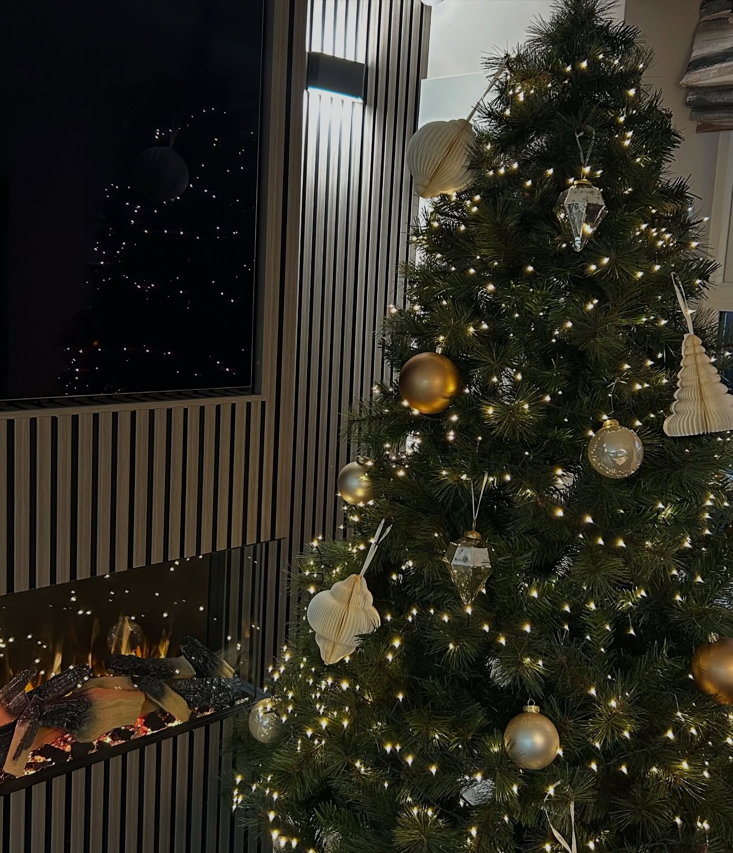 Christmas at Dunlop Kitchens ✨🎄
#christmas #christmasdecor #christmastree #dunlopkitchendesign #kitchen #kitchendesign #interiordesign #cosyhome #cosychristmas #homedecor #homedecor