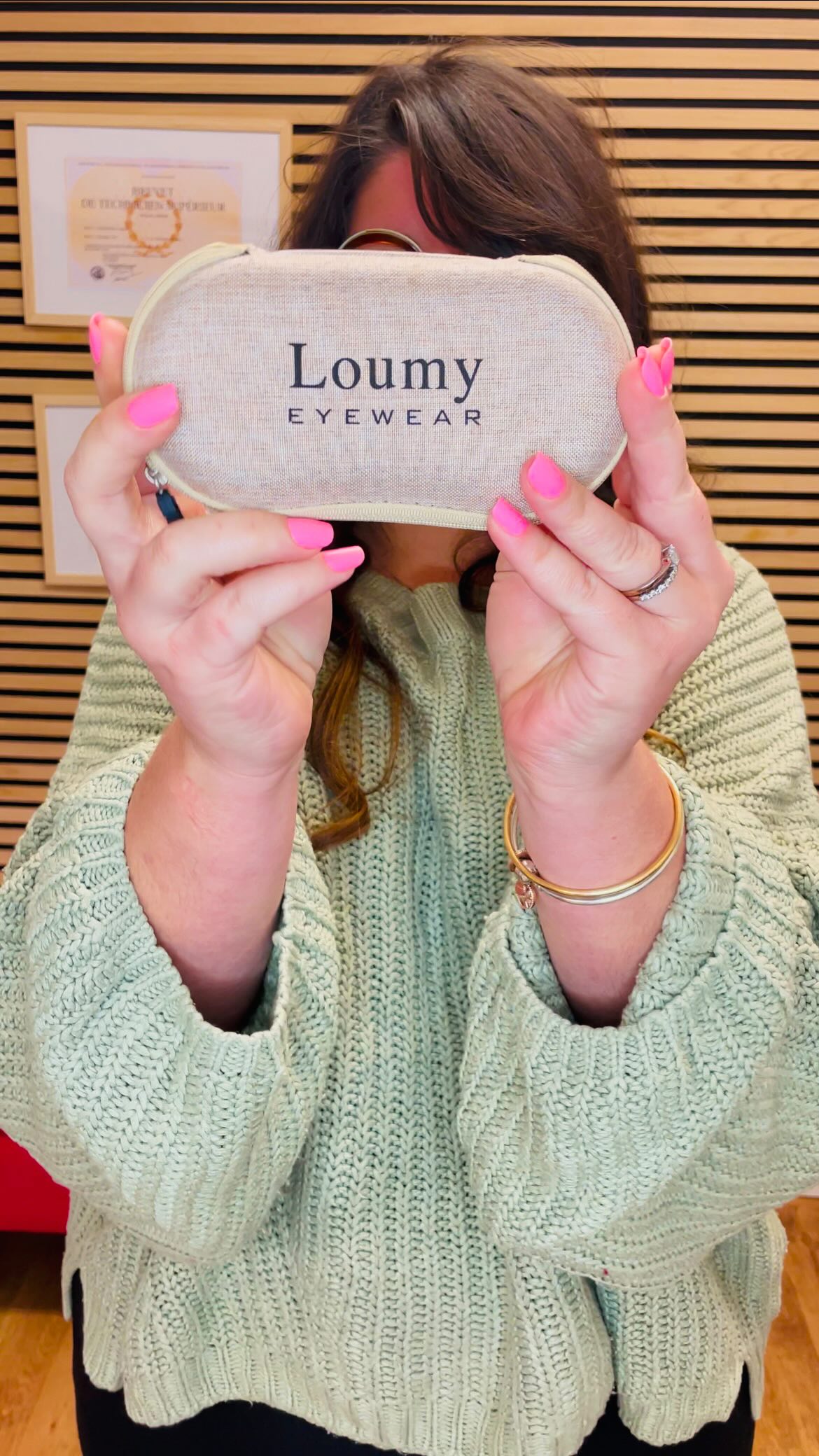 Imagine si tu pouvais choisir !
Maintenant laisse place à ton imagination et donne vie à la monture de tes rêves 😎
Notre corner de la lunette sur-mesure avec la maison @loumylunetier c’est :
✅ le choix des couleurs jusqu’à la création de plaques 100% personnalisées
✅ le choix de l’accord parfait avec un océan de possibilités entre branche métal ou acétate, fines ou épaisses, sur une gamme de coloris prédéfinie ou avec la création de branches sur mesures !
✅ trouvez monture à votre nez grâce à une prise de mesure qui ne laisse rien au hasard 👊🏻
Le tout toujours français et made in #montauban 🇫🇷
#saintgaudens #opetitmonocle #opticien #opticienindependant #beunique