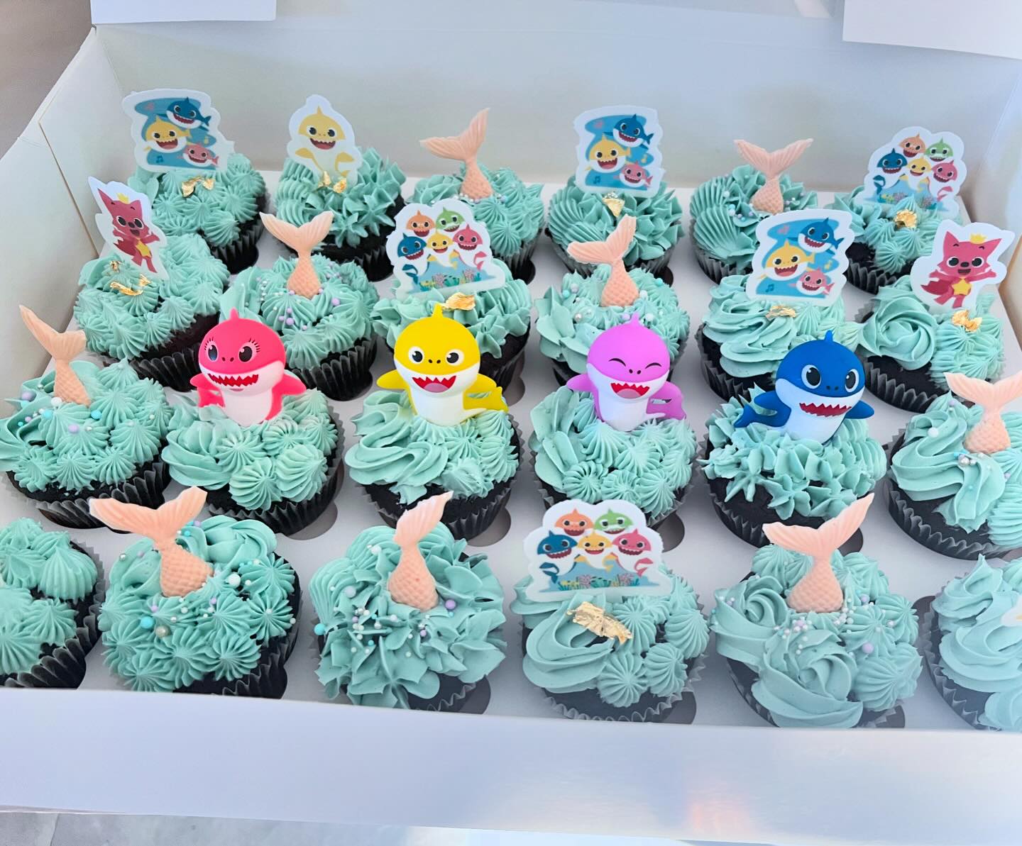 When your 3 year old โclientโ demands baby shark cupcakes
#babyshark #cupcakesofinstagram #cakecakecake #buttercreamcupcakes #buttercream