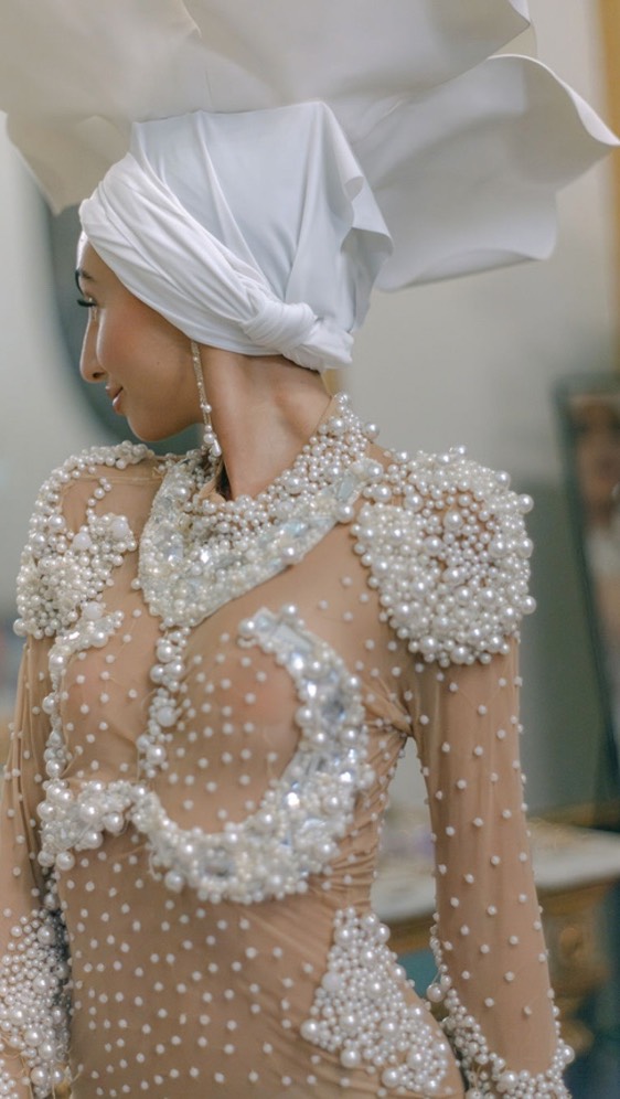 Keeping guests entertained with non-stop energy, catwalk style performances and more! From intricate choreography to stylish looks delivered - every moment was a showstopper. Can you guess how many custom changes our dancers managed during this fashion-forward rehearsal dinner in Milan and glorious wedding in Villa Balbiano?
Planning & Design: @daisyamodioevents
Videography: @bordonifilms
Entertainment: @nuart_events
Amazing couple: @joshsample30 &@_danielle.nichole_