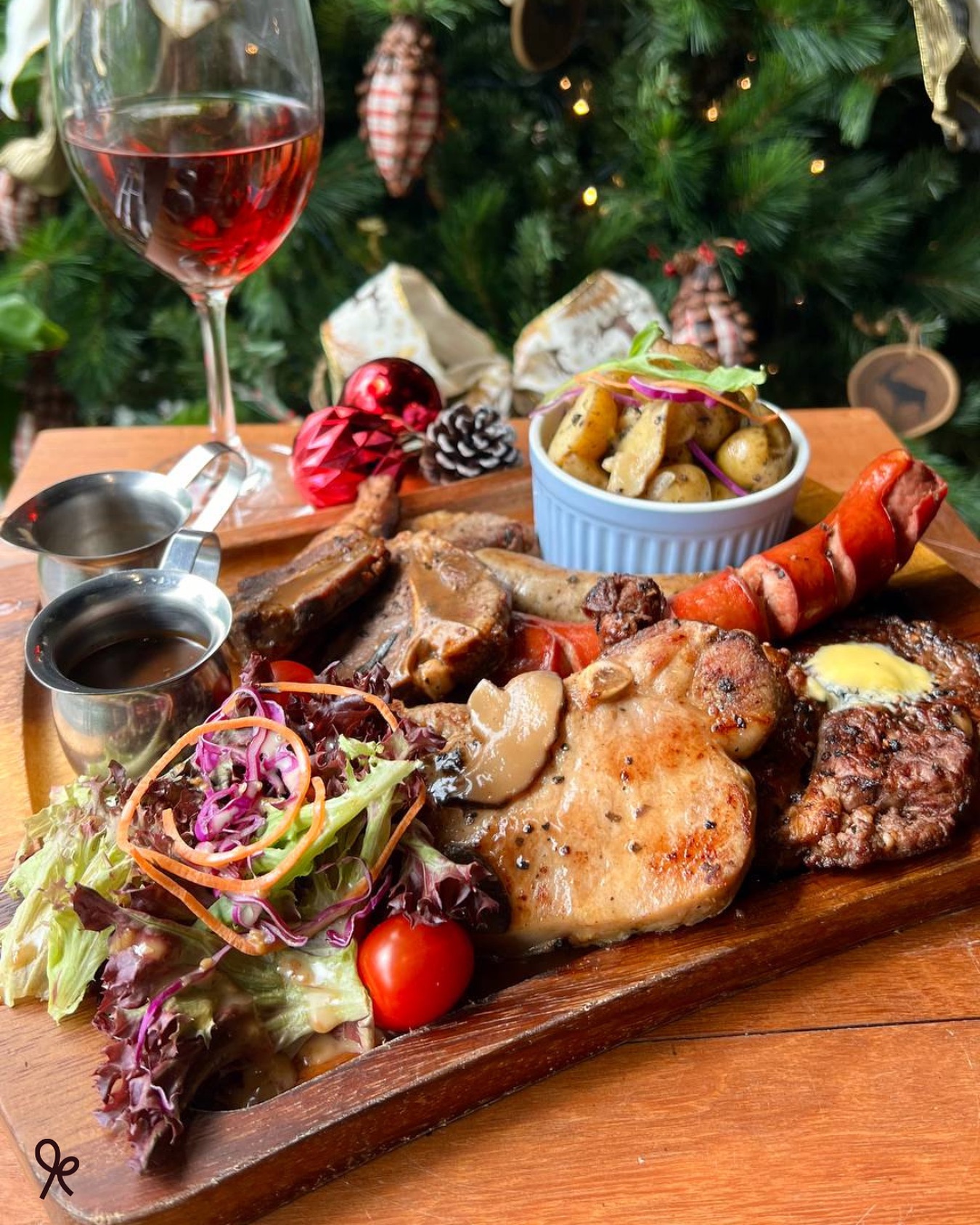 Indulge in the festive holiday season with our Christmas Special Menu. Featuring our Meat Platter, perfect for sharing the joy of the season with your loved ones. 🎄🌟
Launching this Fri 6 Dec, available till 31 Dec. Reserve your tables early today!