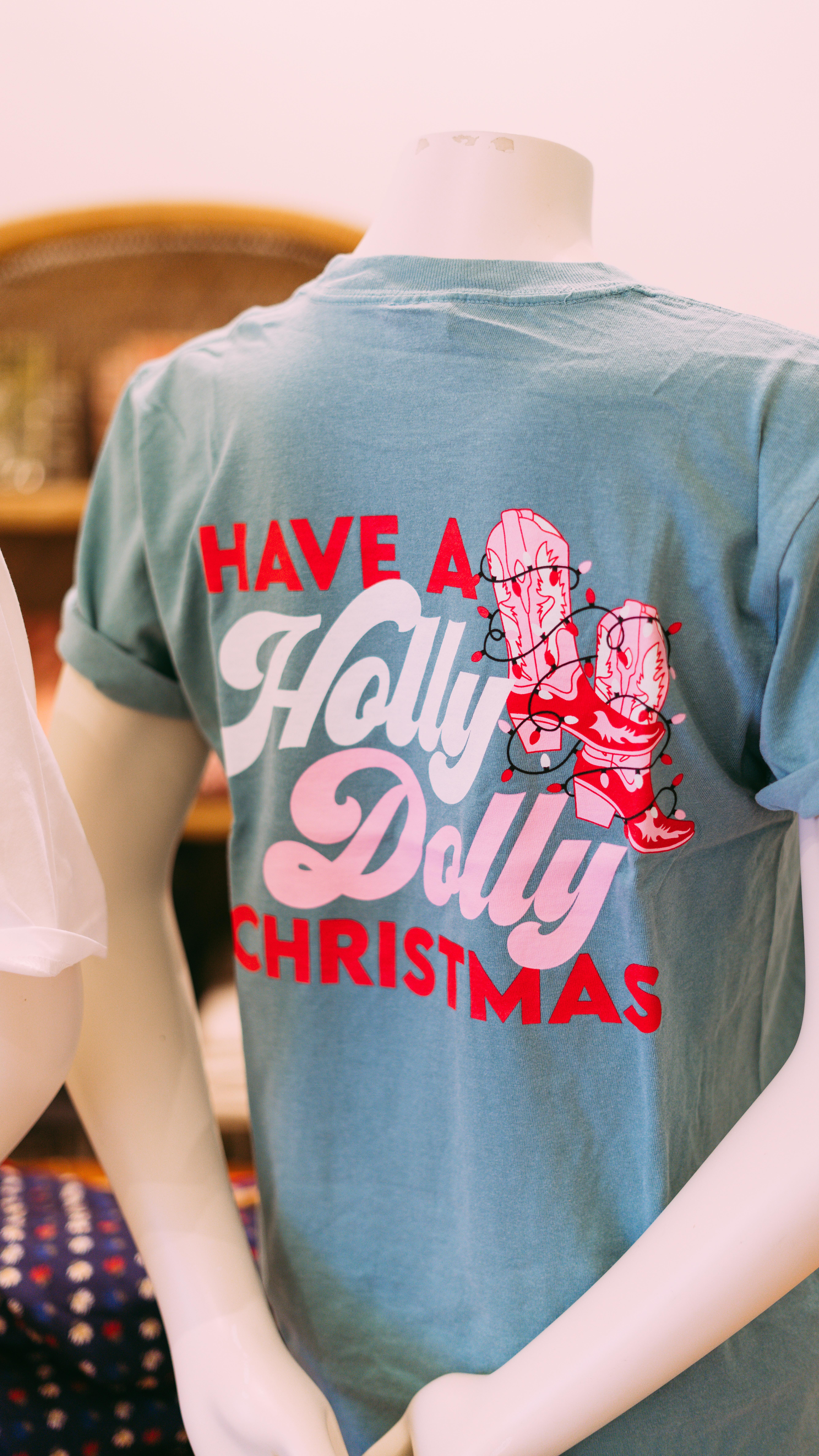 November was like 5 seconds ago right? Welcome December and all the Christmas joy it brings!
#festivehouse #christmasdecor #christmasshop #christmascrafts #elktonkychristmas #visitelkton