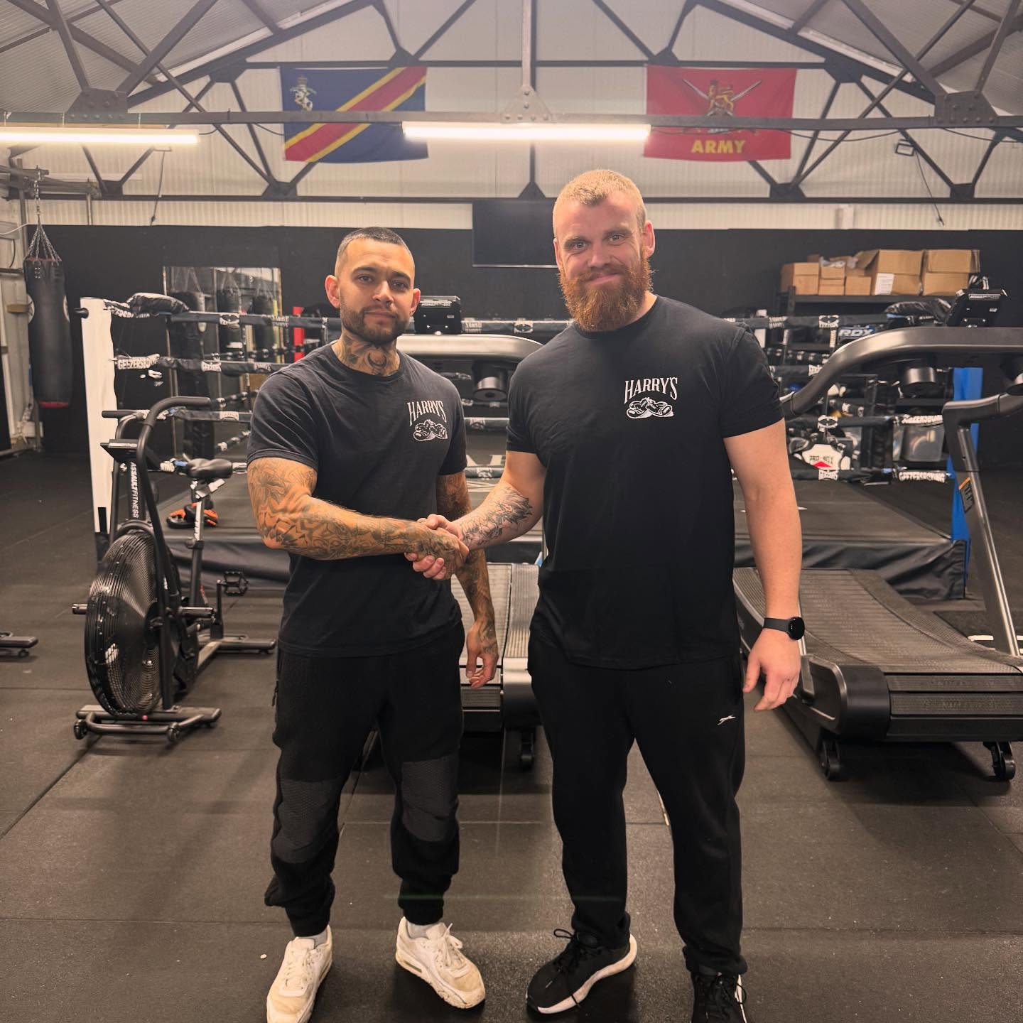 It is my pleasure to officially introduce Adam Edwards as the newest member of the team at Harrys.
Adam has a wealth of experience as a PT specialising in Olympic lifting and we cannot wait to have him start coaching Strength and Conditioning classes in January! He is also a qualified sports masseuse so will be there to help get rid of any aches and pains he inflicts on you!
Adam will be coaching for us as well as building his own business @evolution_strength_ so there will be many exciting things to come from this guy!
Here’s to many more pictures of Harry standing next to him looking like a toddler 💪🏽
#berkhamstedgym #berkhamstedboxing #gym #newcoach #levelup #harrysboxing #strengthtraining