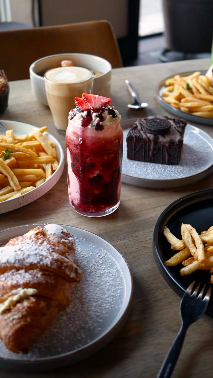 Step inside Revved Up Cafe—where cozy vibes meet delicious bites! From warm, welcoming spaces to dishes crafted with love, here’s a little taste of what we’re all about. 🍽️☕ Come visit us and see for yourself! #revvedupcafe #lovecapetown #coffeeshop #thingstodoincapetown #icedcoffeetasting #hotchocolatetasting