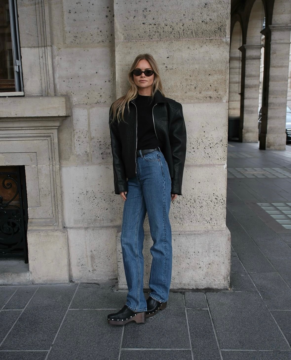 Effortless chic with @clairerose rocking classic denim, a leather jacket, and the Hailey clogs! 🖤 @scholl_iconic