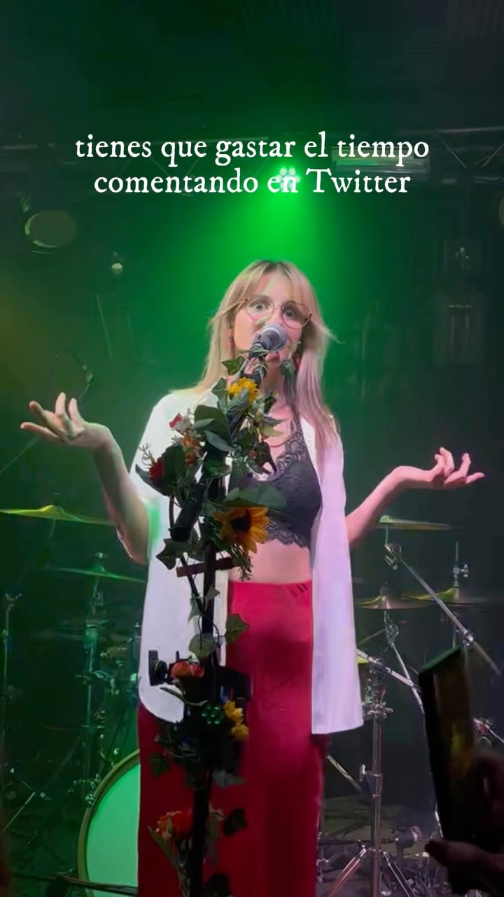 Un trocito de esas canciones que solo se escuchan en los conciertos ✨ Twitter ya no existe pero… el punto se entiende jeje
Próximas paradas:
📍24/01 Murcia @cafedealba
📍25/01 Elche @cafebreriaelrefugiodelpoeta
📍01/03 Zaragoza @moliner7cafeycopas
Deseando vernos!! 🤎
#cancionoriginal #cantautora #concierto