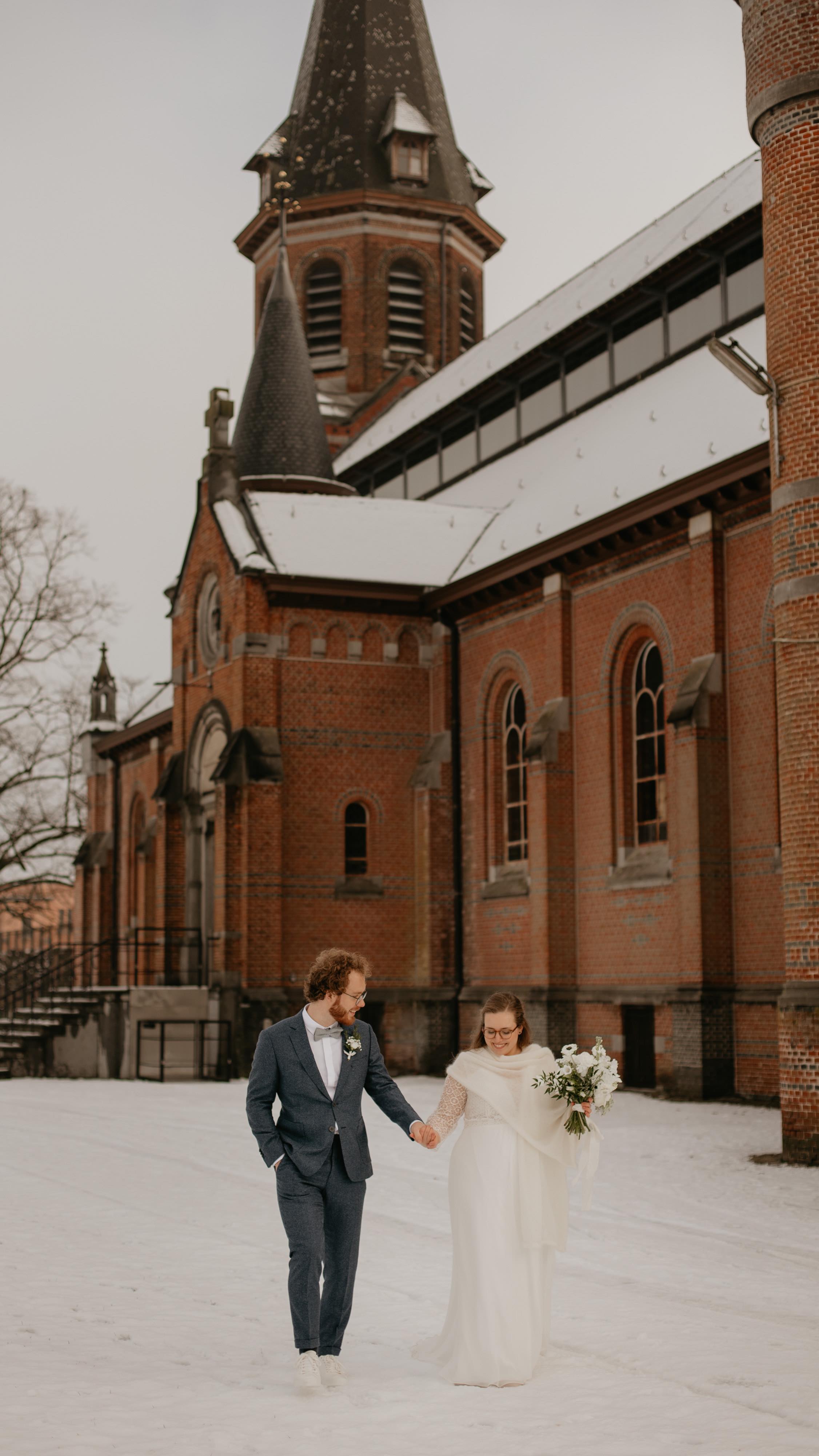 Ons eigen trouwfeest verscheen deze week in @flairbelgie! 🥰
Heerlijk om nog ‘s terug te blikken op die droomdag, mogelijk gemaakt door deze toppers:
Locatie @kapelvanmerksplas
Fotograaf @picturesbyloremattens
Ceremonie @lejardinsecret.studio
Bloemen @blombloem
Make-up & haar @studio_cara
Food @pizzapelgrims
Livemuziek @creamcoloredponies_swingjazz
Licht & geluid @desanimauxrental
Jurk @rembostyling
Kostuum @cafecostume