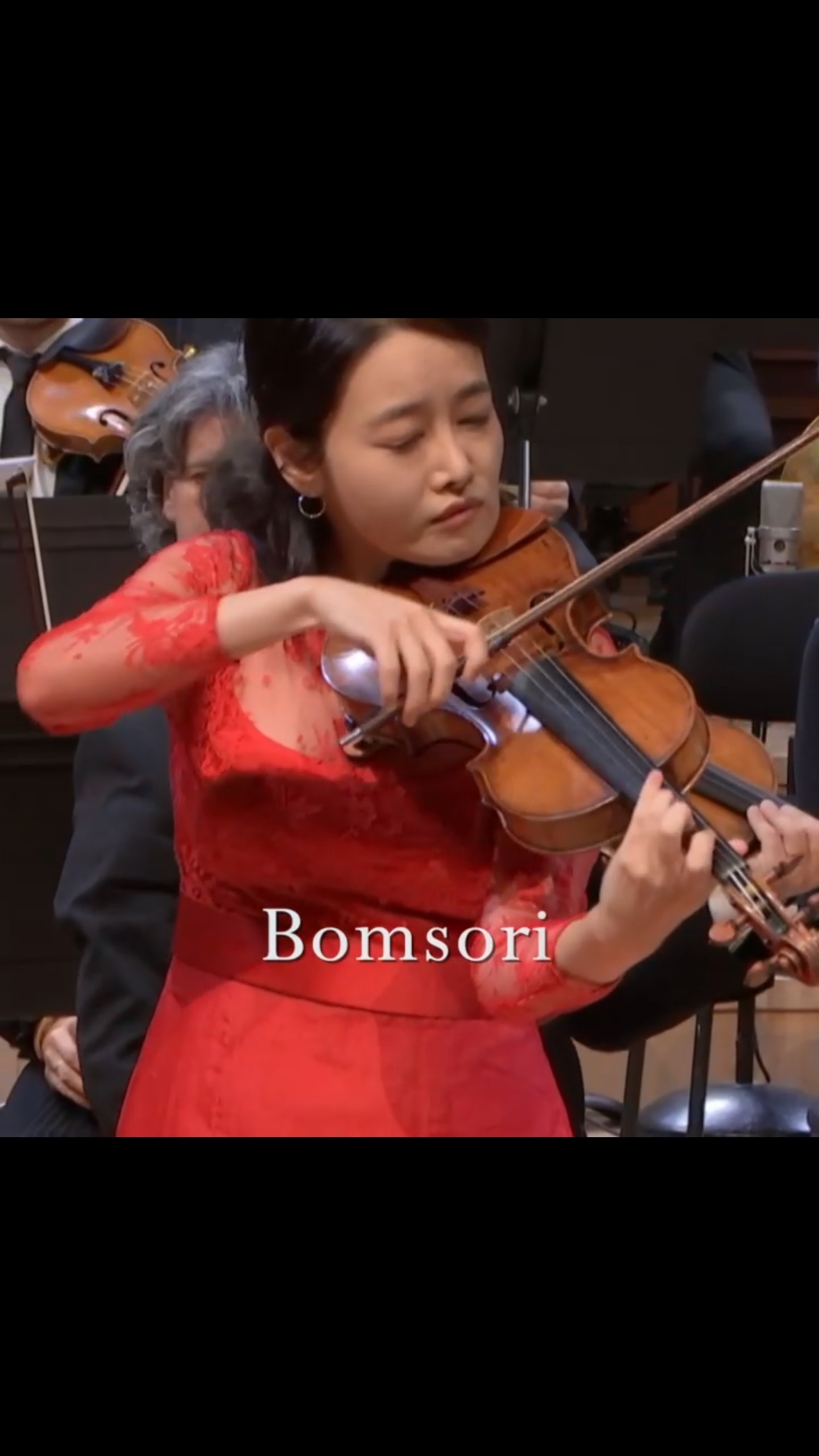 Why should people attend the concert instead of scrolling through Instagram, @bomsori?
Experience @Bomsori live at the @casino_bern on 14 December 2024. She has won ten competitions, including the most important ones such as Tchaikovsky, Sibelius and Reine Elisabeth.
Today, the 33-year-old @bomsori is successfully travelling the world, recording for @dgclassics and now making her debut in Bern.
The @musikkollegiumwinterthur under its charismatic chief conductor @rgonzalezmonjas completes the programme with a Mozart rarity and the wonderful Enigma Variations.
Info and tickets
www.meisterzyklus.ch
Source https://www.youtube.com/watch?v=i8rS5klwqlg