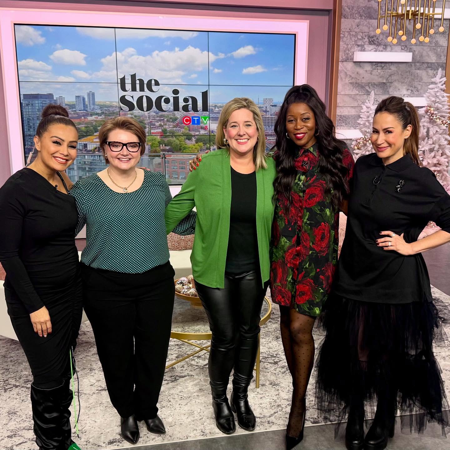 Had the best time yesterday at @thesocialctv with my sista @kellyfoucault! 🎥✨ Wrapped up the day with a cozy lunch at @clockworktoronto @fairmontroyalyork —feeling all the holiday vibes! 🎄❤️ One of the highlights was hearing @PattieLovettReid talk about the ‘Jackpot Generation.’ Check out the episode—link in bio!
.
.
.
.
.
@jadashadahudson @boathedragqueen @cynthialoyst @itsmissbain2u @melissagrelo @kwamehills @ecoallies #SisterTime #holidayadventures #ctv #thesocial #adventures #familytime #toronto