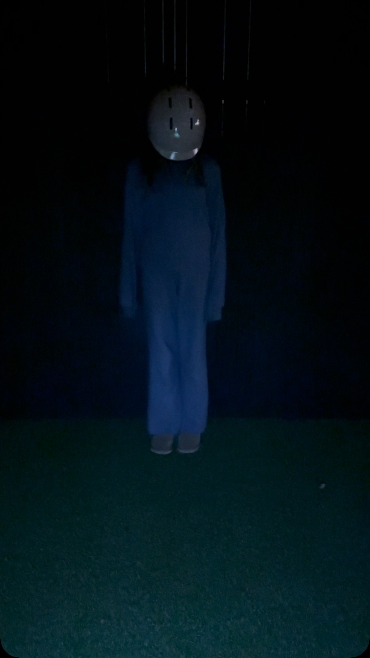 Elke winter stoor ik me daar mateloos aan: fietsers zonder licht en zonder reflecterende kledij.
Cadeautip voor al die z’n (klein)kinderen graag weer ziet thuiskomen na school/hobby: de reflecterende fietshelmen van @swivvle_official.
Weinig licht, veel licht, wit licht, rood licht,… haar (bij daglicht lichtroze glitter)helm licht helemaal op in het pikkedonker!
Wij kochten die van Lola in @kabineaanzee 🌊
Geen advertentie, maar een boodschap van algemeen nut😝
#supportyourlocal #safetyfirst