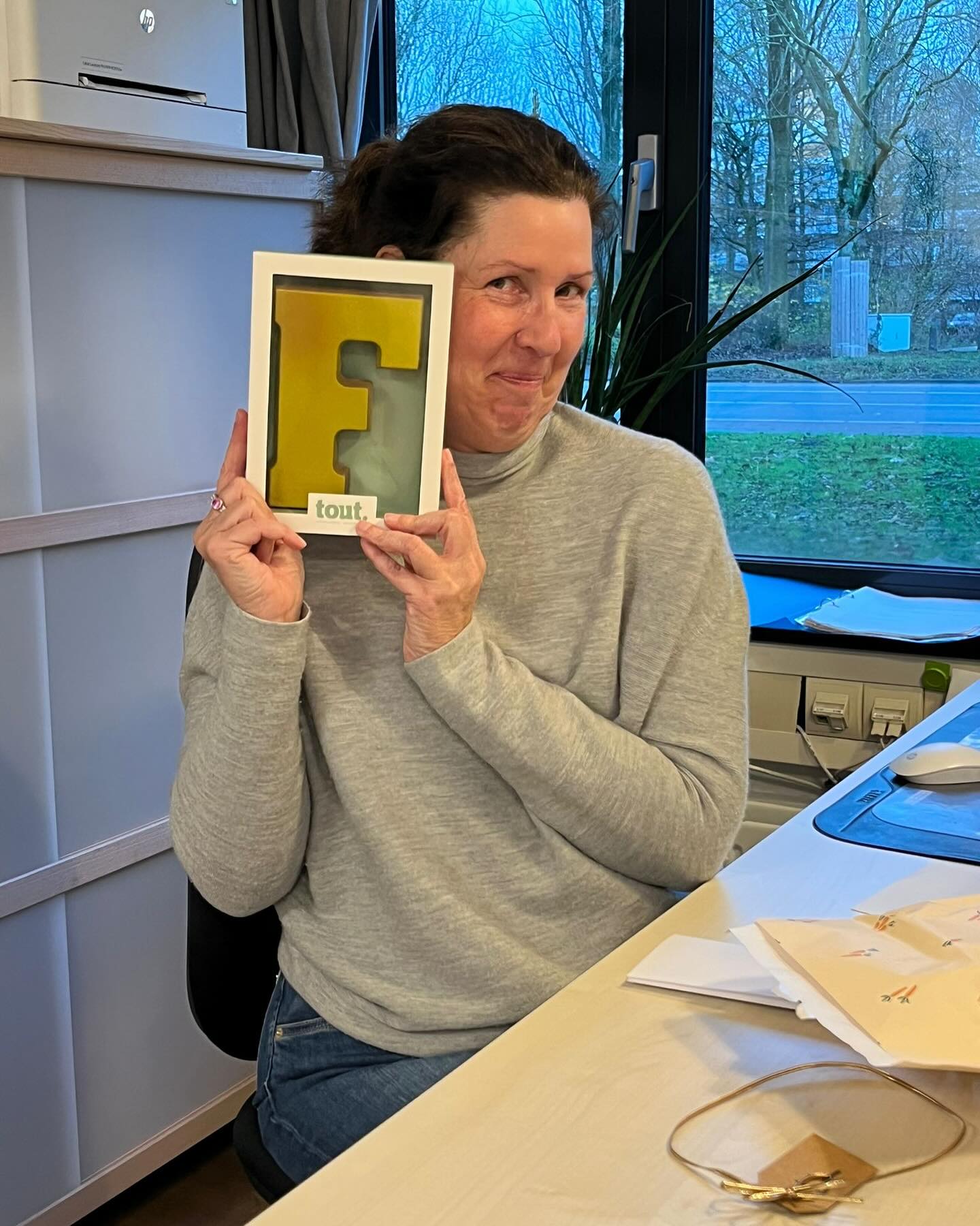 Sinterklaas slaat ons dit jaar natuurlijk niet over want wij zijn ook zeer zoet geweest.
Zie je onbekende gezichten? Op volgorde zie je hier Fiona (assistente), Lisa (verloskundige), Laura (assistente) en Sanne (verloskundige).
#chocoladeletter #sinterklaas #collega #pieten #gedichten