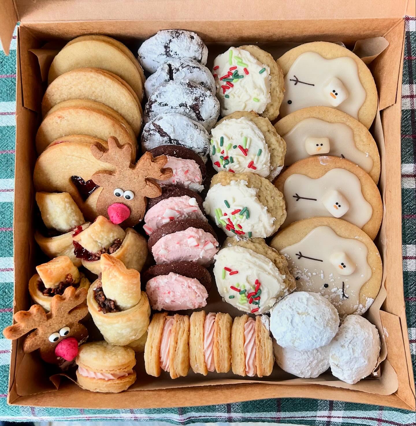 December & Christmas menus are now open! Visit www.ohiopies.com for all the details. Hot hand pies were just dropped off @bexley_natural_market, and find me this Sunday 3-8 @germanvillagemakersmarket, and 12-4 on Sunday at Brewed @columbuscoffeefestival 🥧💕