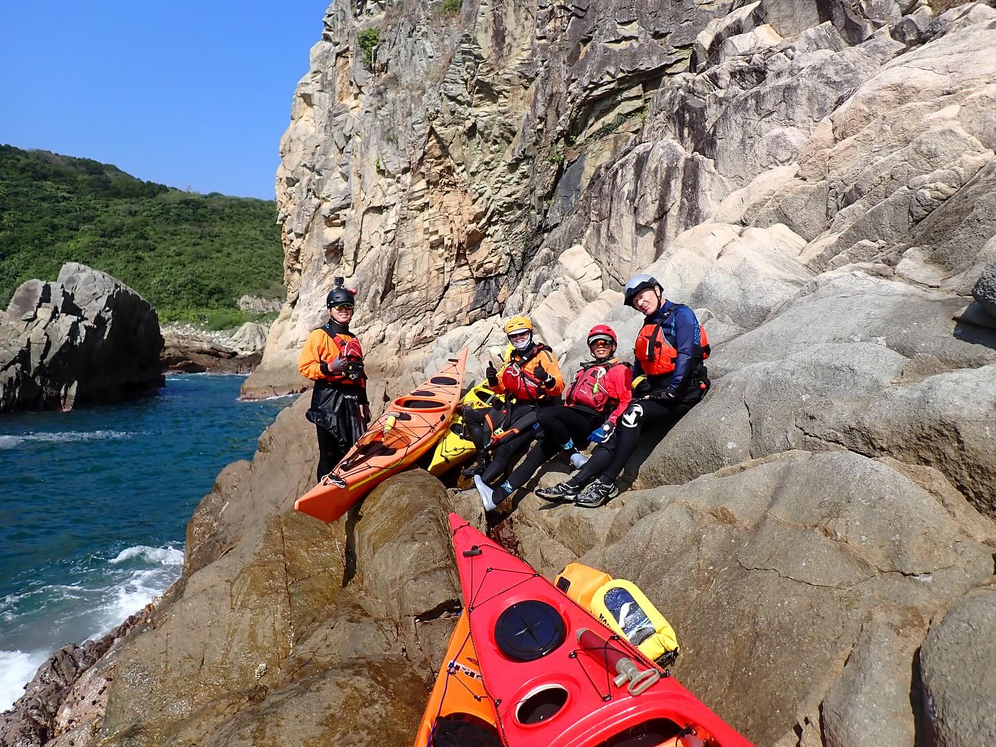 Excellent weekend of @acapaddlesports advanced sea kayak training in Hong Kong. The monsoon winds kicked up in time to send some swell for us to get out to a few reef breaks and rock gardening areas between Rocky Harbour and Outer Port Shelter.
Looking forward to the following weekend to wrap up this advanced sea kayaking course!
@phseakayaks
@nrsweb
@lendalna
#paddlesports #adventuresports #outdoors #adventure #training #seakayaking #kayaking #hongkong #hkig