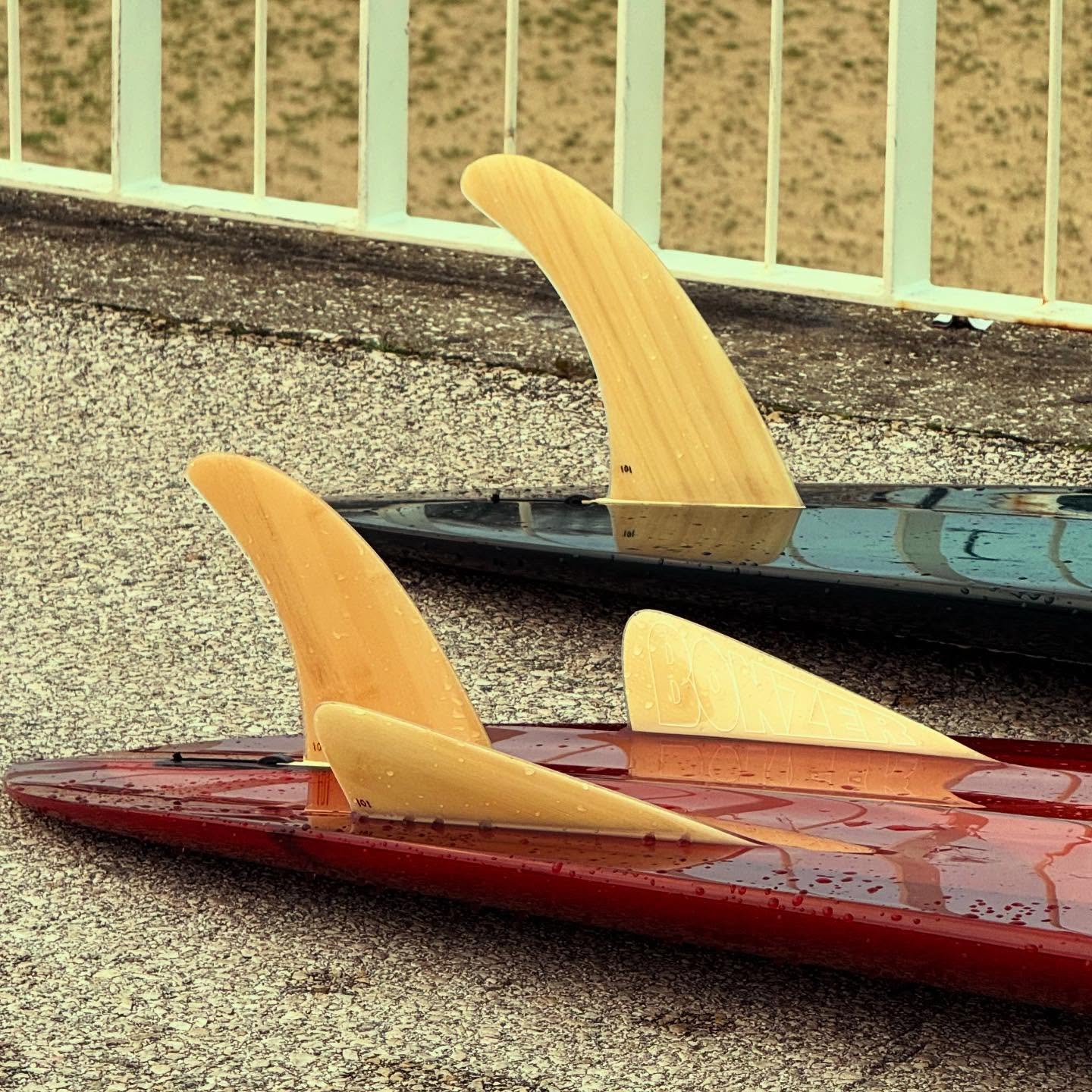 Morning session at the home break with the big boards and bamboo fins!
Handcrafted from premium bamboo these @101fins are up to 60% lighter than a fiberglass fin and they float! They are not a recreation of the past but a new take with increased performance compared to conventional fiberglass core fin. The unidirectional nature of bamboo results in a strong and stiff fin base while allowing the tip to flex naturally , with the flex coming more from the body of the fin rather than just at the tip. Crafted in California by Marlin Bacon!
Available in center box and glass-on versions at our @oscsurfsupplies online store (link in bio)!
#surfboard
#surfboards
#surfportugal
#surfeurope
#customsurfboards
#resintint
#longboard
#longboarding
#hangten
#longboardsurfing
#longboardsurf
#noserider
#hangfive
#surfapig
#surffins
#singlefinlife
#singlefin
#singlefins
#fin
#fins
#surfboardfins
#handfoiled
#handmadefins
#customfins
#glassonfins
#finskollection
#handfoiledfins
#101fins
#finjak
#finjaktoolfree